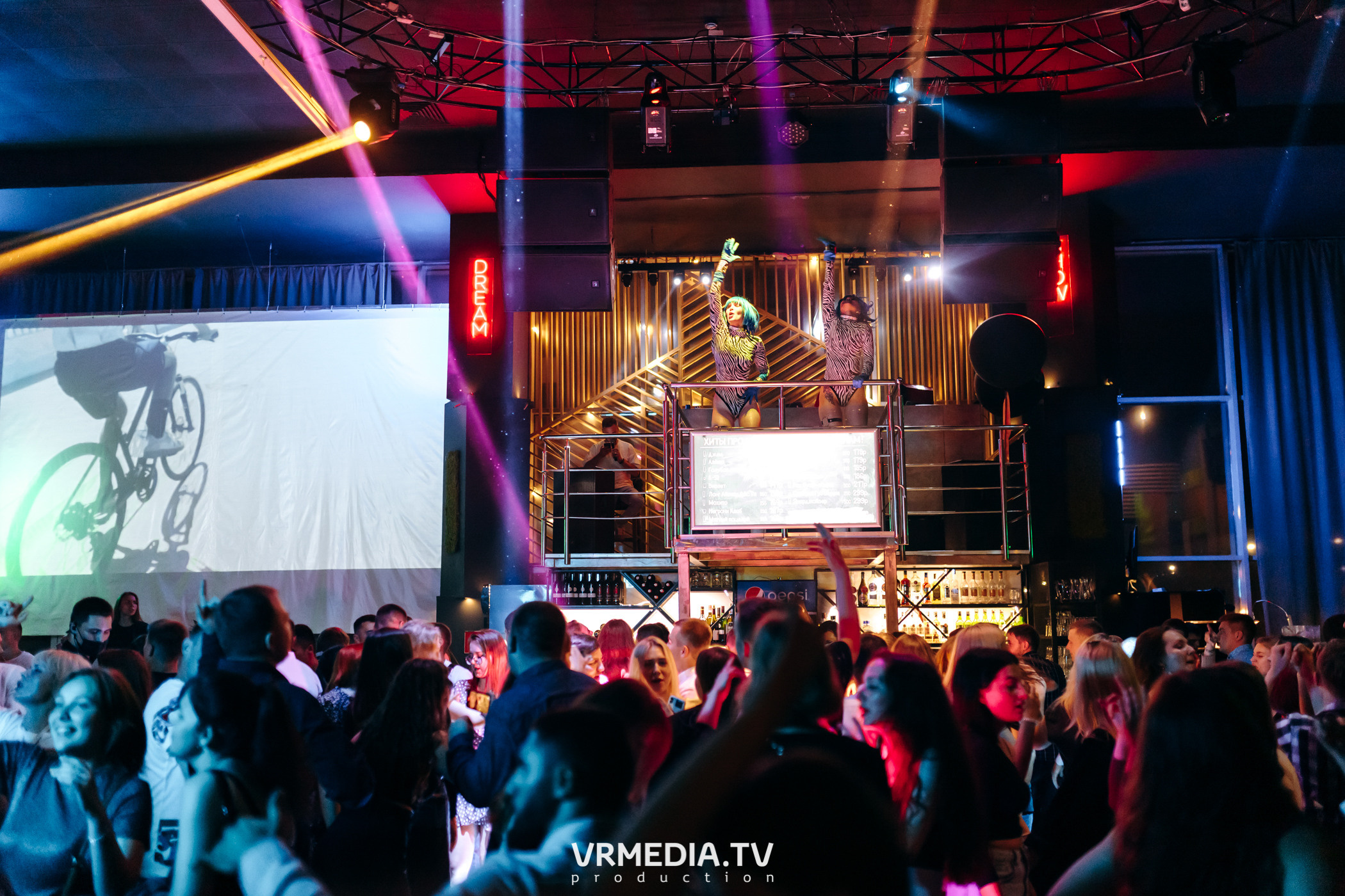 Выходные в баре «DOSKI»