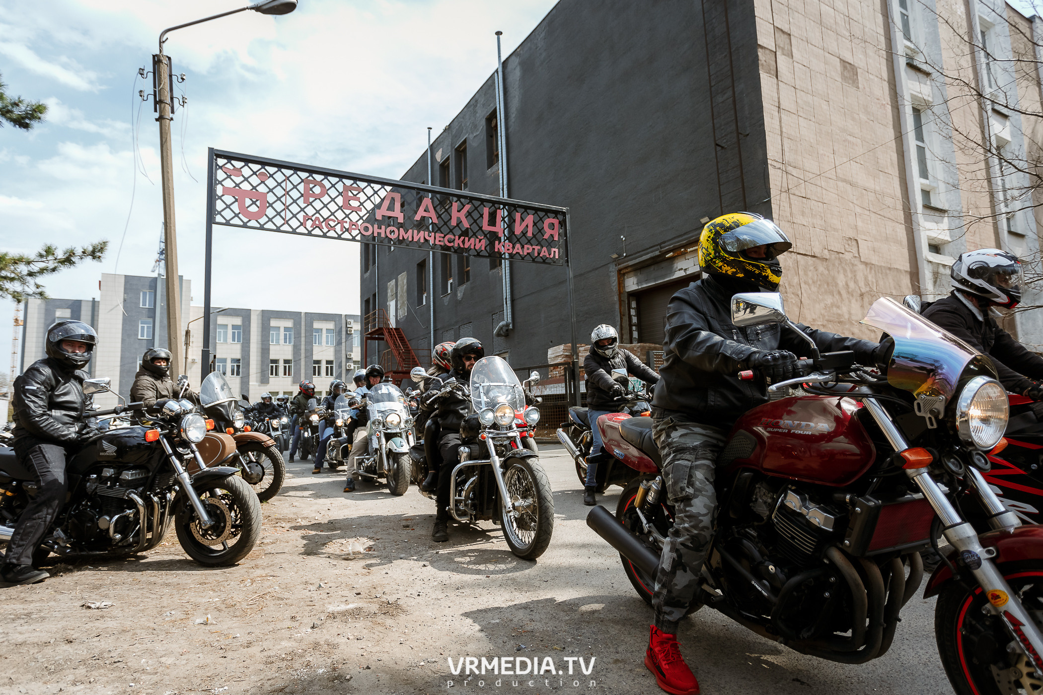 Открытие кемеровского мотосезона в культурном пространстве «Редакция»