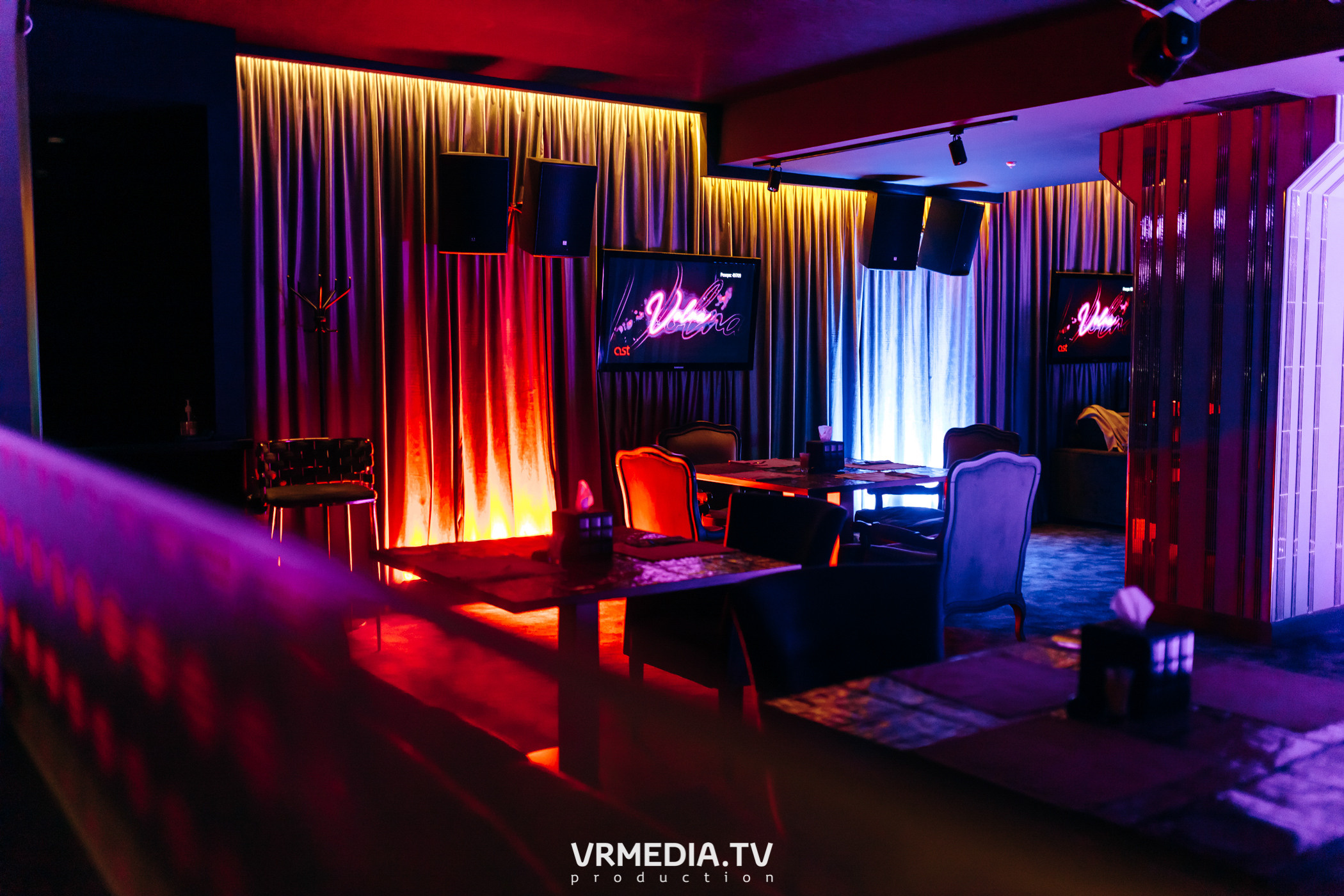 Love is… в караоке-баре «Volna»