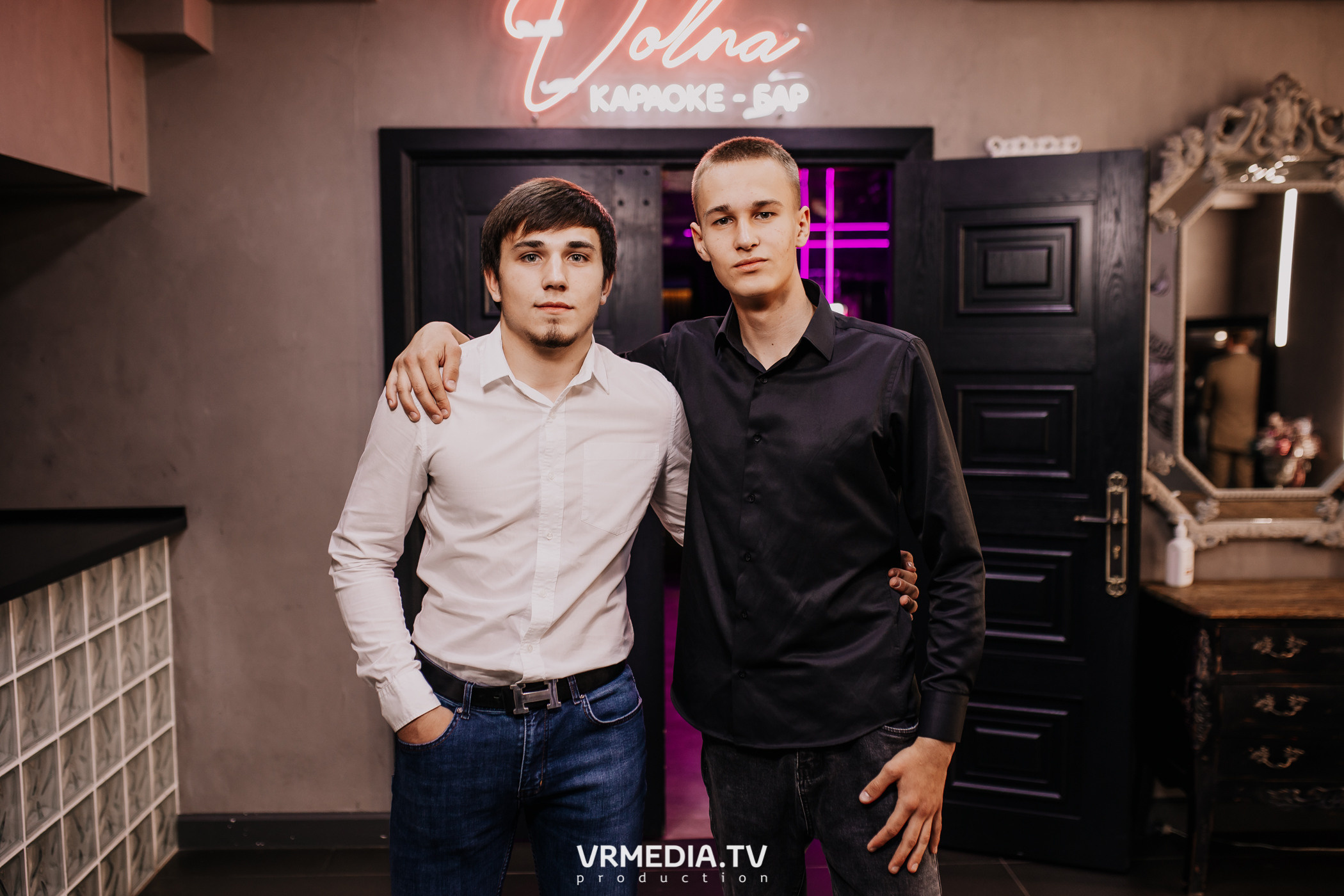 Пятничная вечеринка в караоке-баре «Volna»