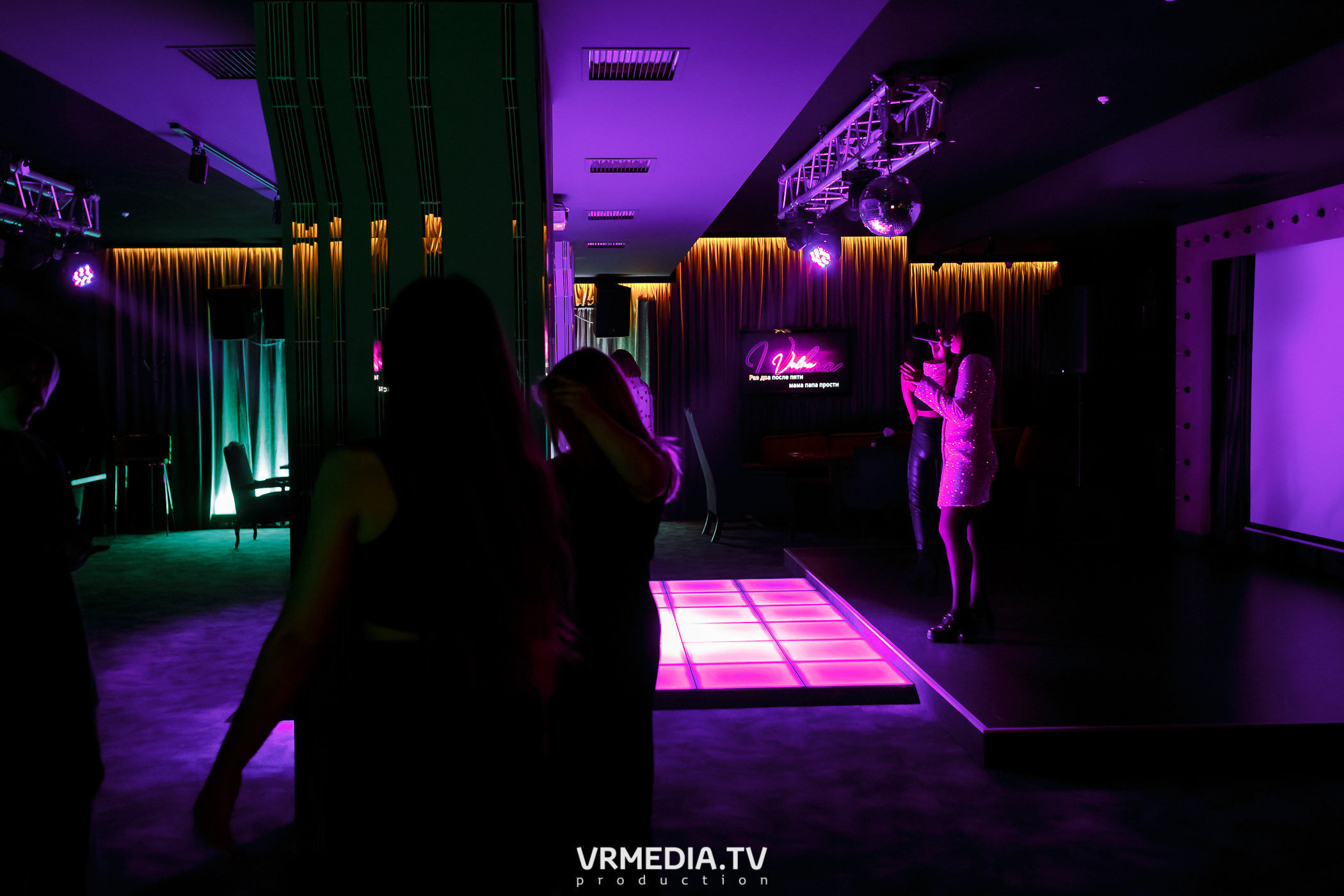 Золотая пятница в караоке-баре «Volna»