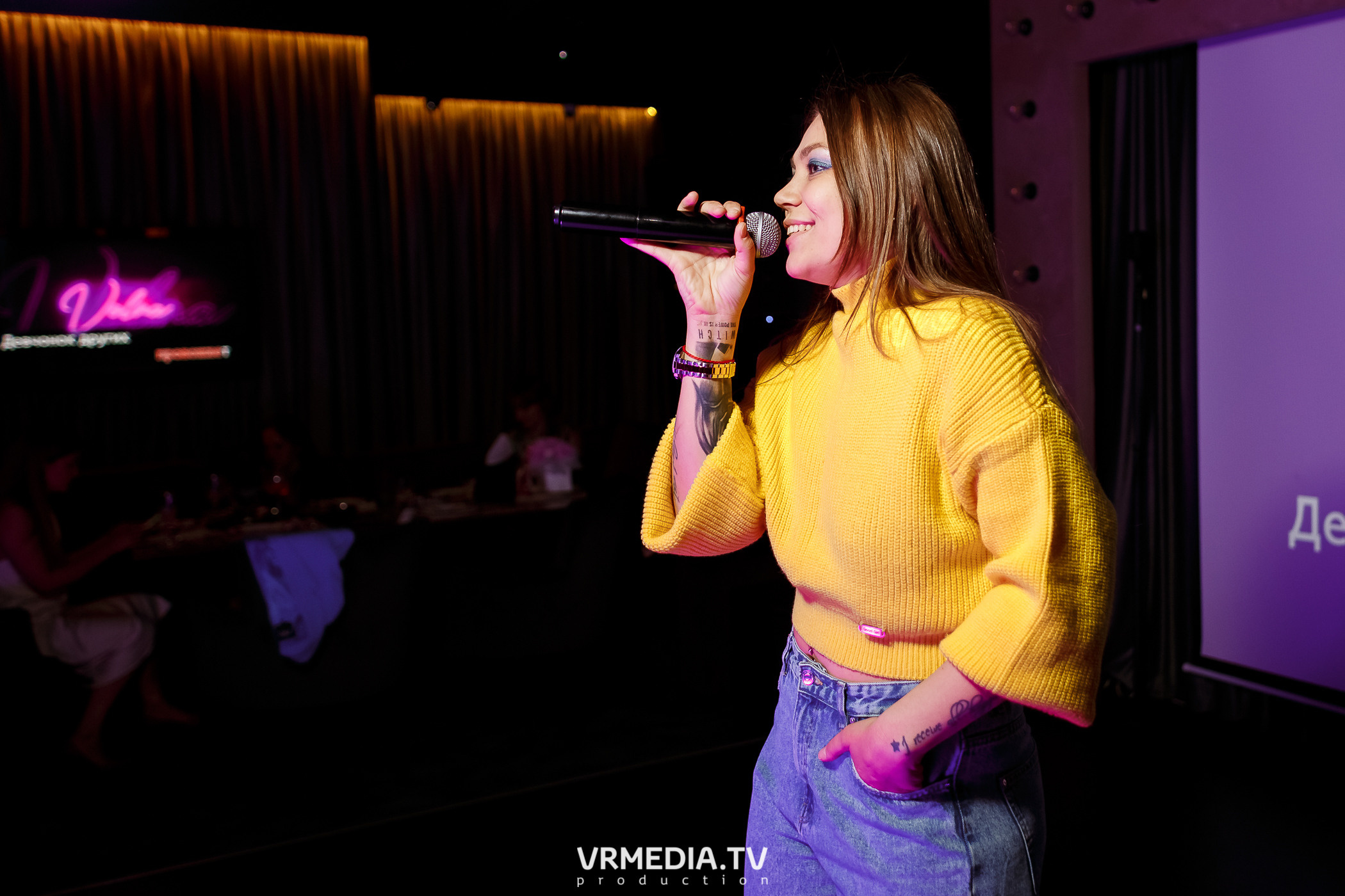 Золотая пятница. Вечеринка 90х в караоке-баре «Volna»