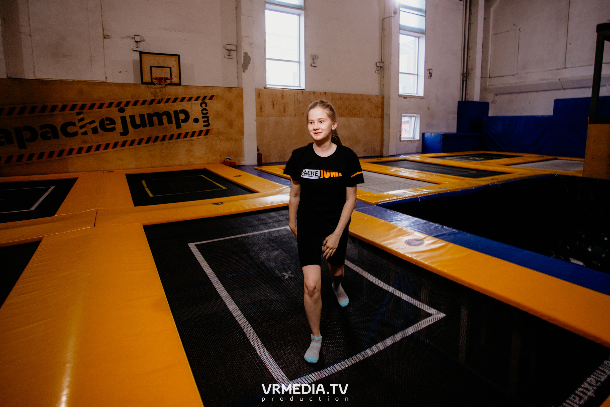 Соревнования по прыжкам на батуте в «Apache Jump»