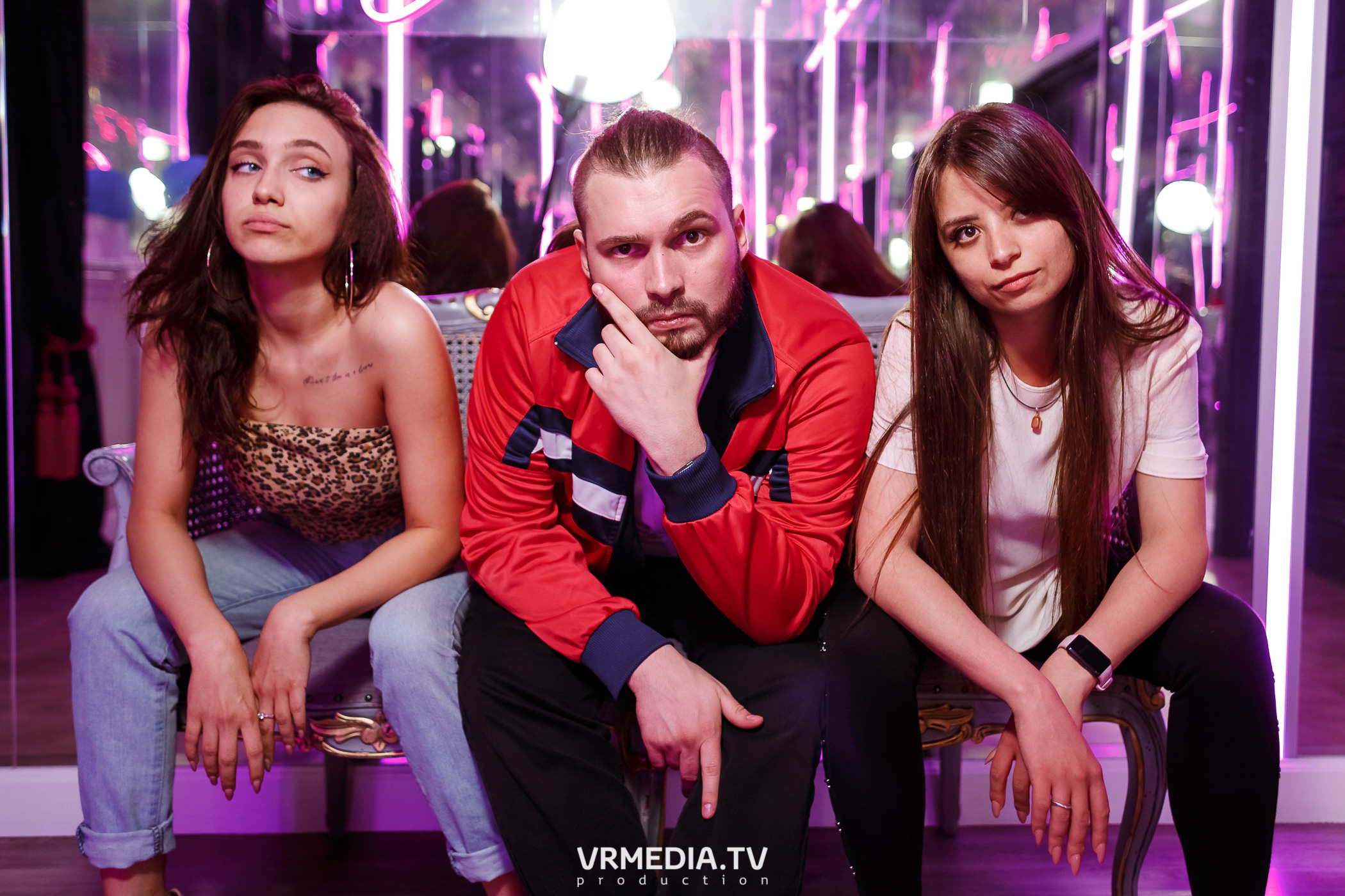 Золотая пятница. Вечеринка 90х в караоке-баре «Volna»