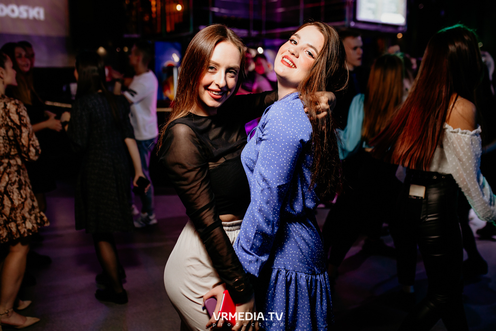 Выходные в баре «DOSKI»