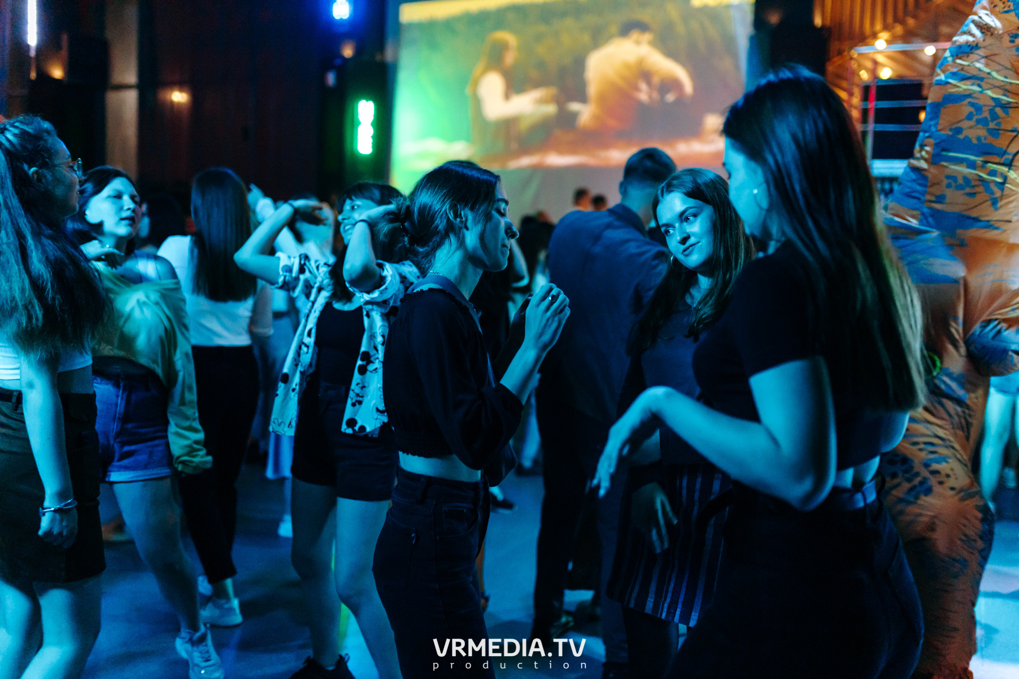 Выходные в баре «DOSKI»