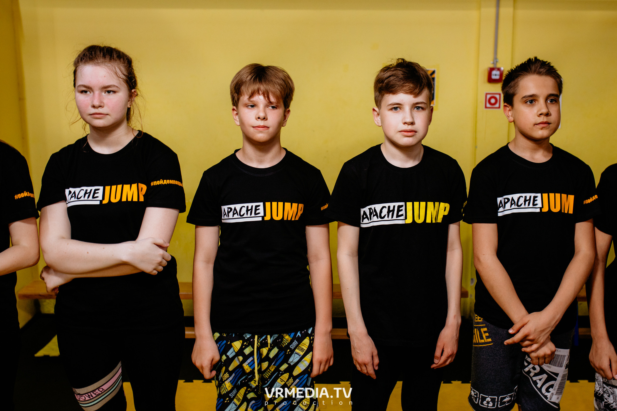 Соревнования по прыжкам на батуте в «Apache Jump»