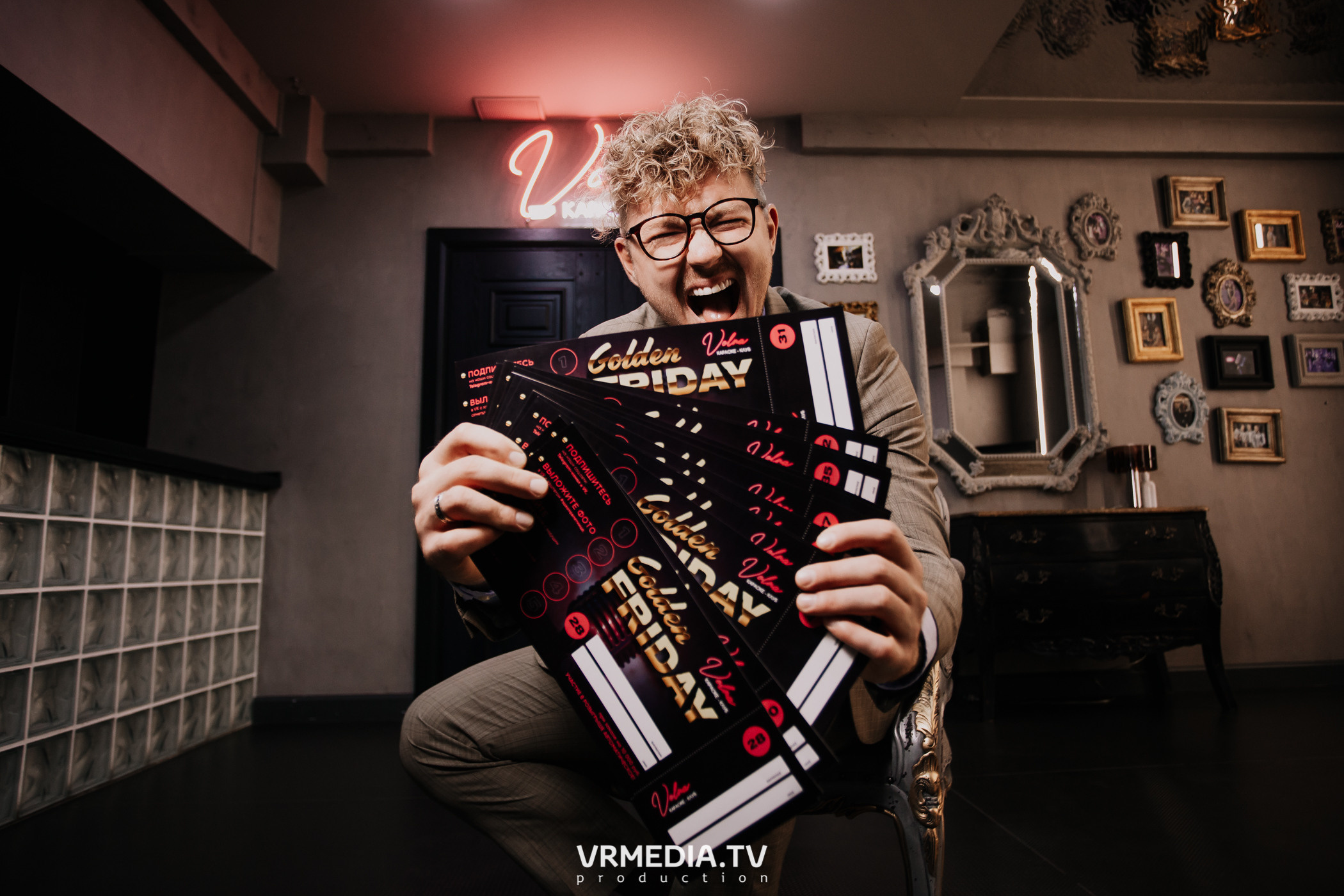 Пятничная вечеринка в караоке-баре «Volna»