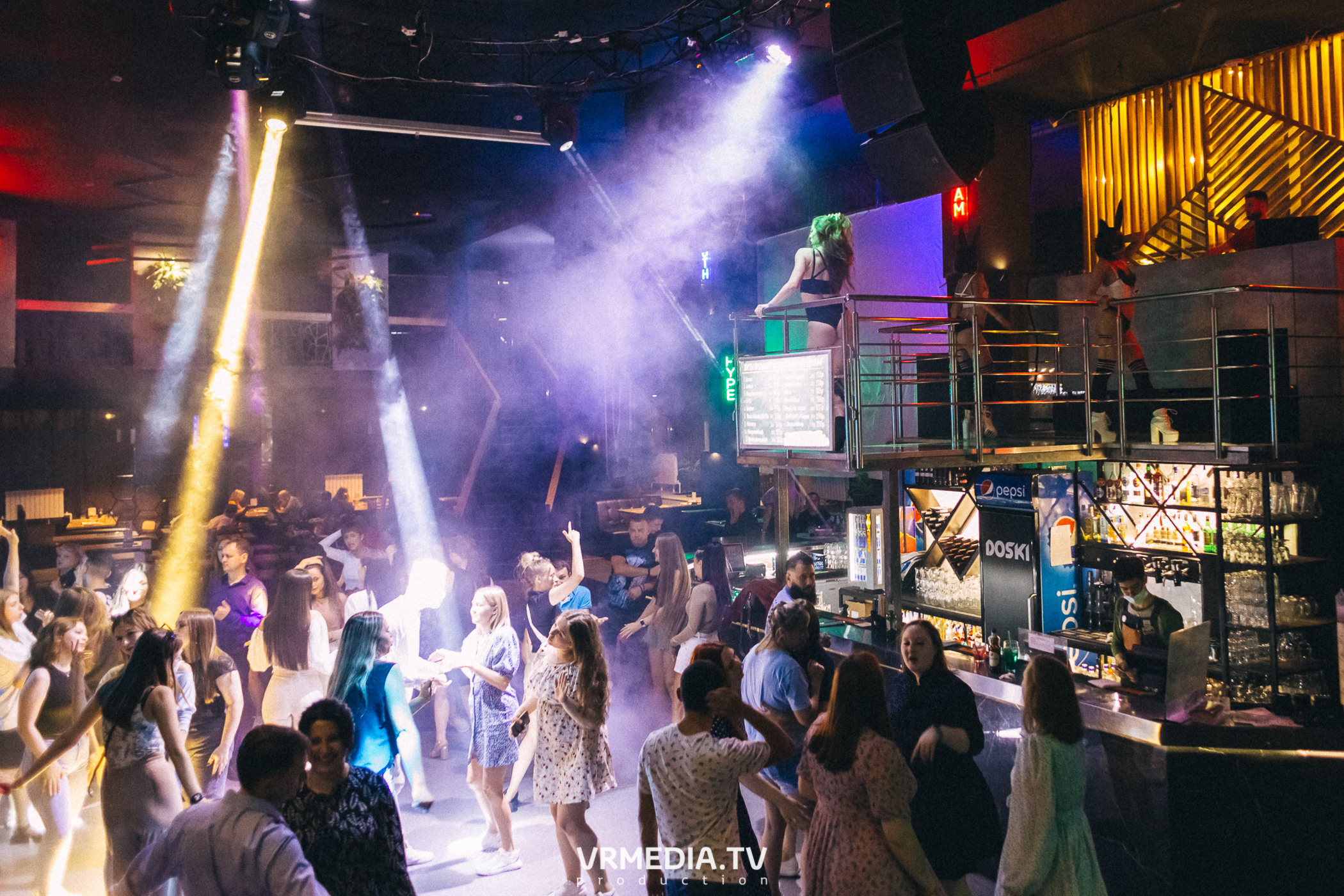 Bunny Hard в баре «DOSKI»