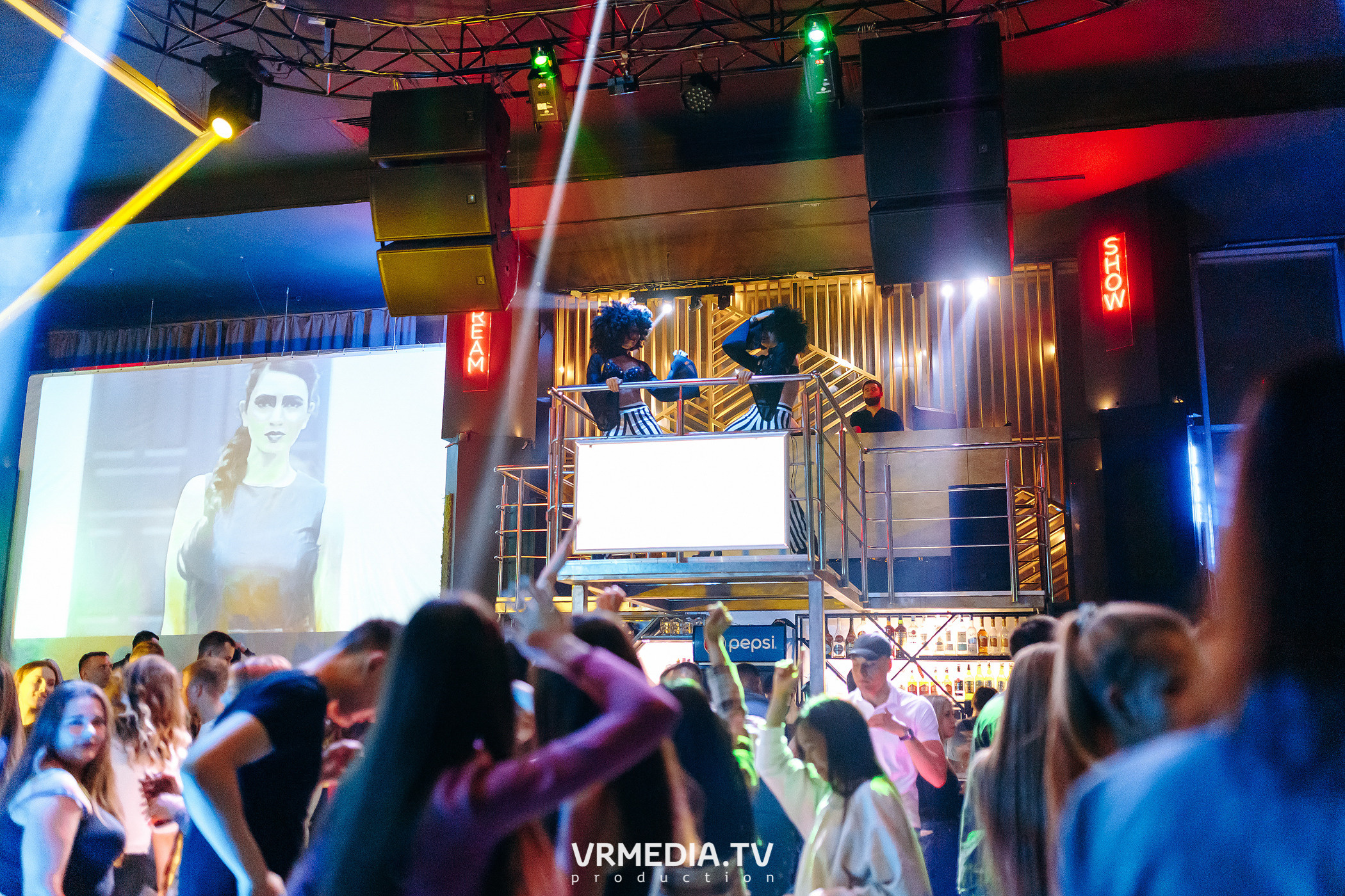 Выходные в баре «DOSKI»