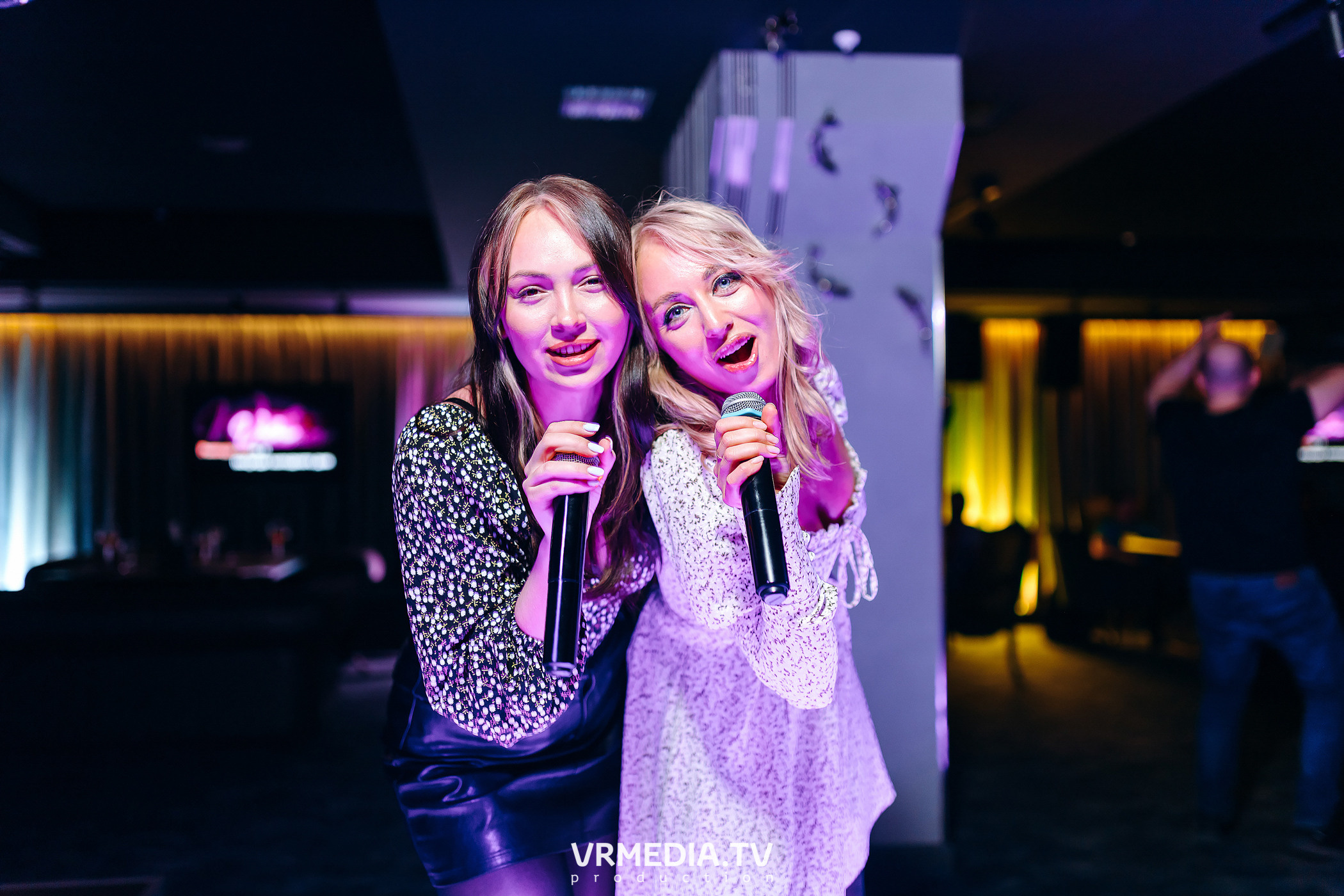 Колесо фортуны в караоке-баре «Volna»