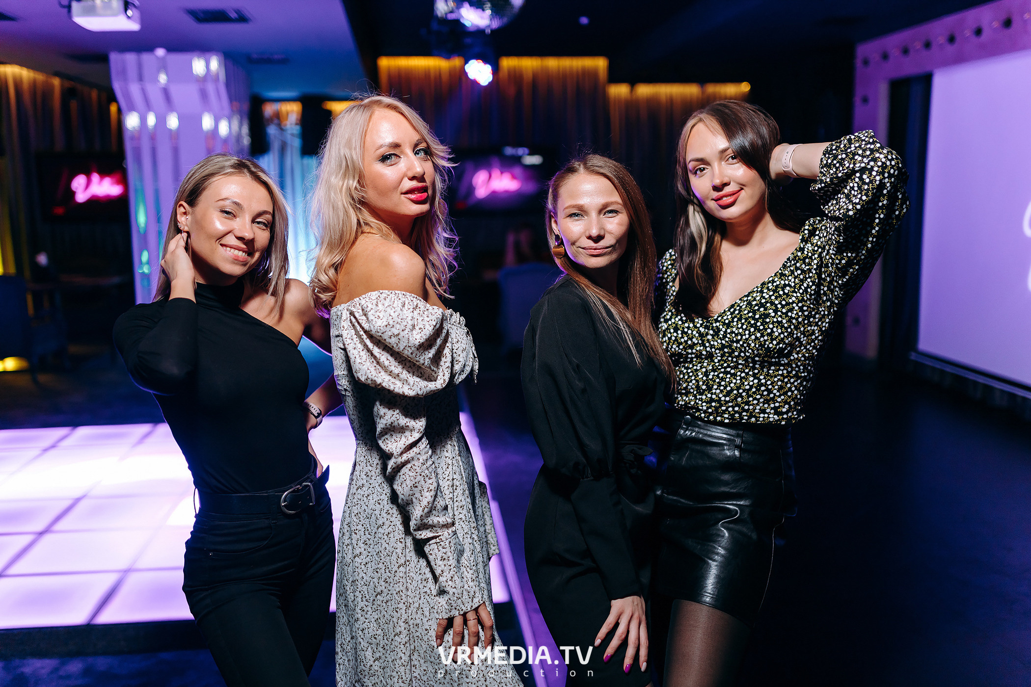 Колесо фортуны в караоке-баре «Volna»