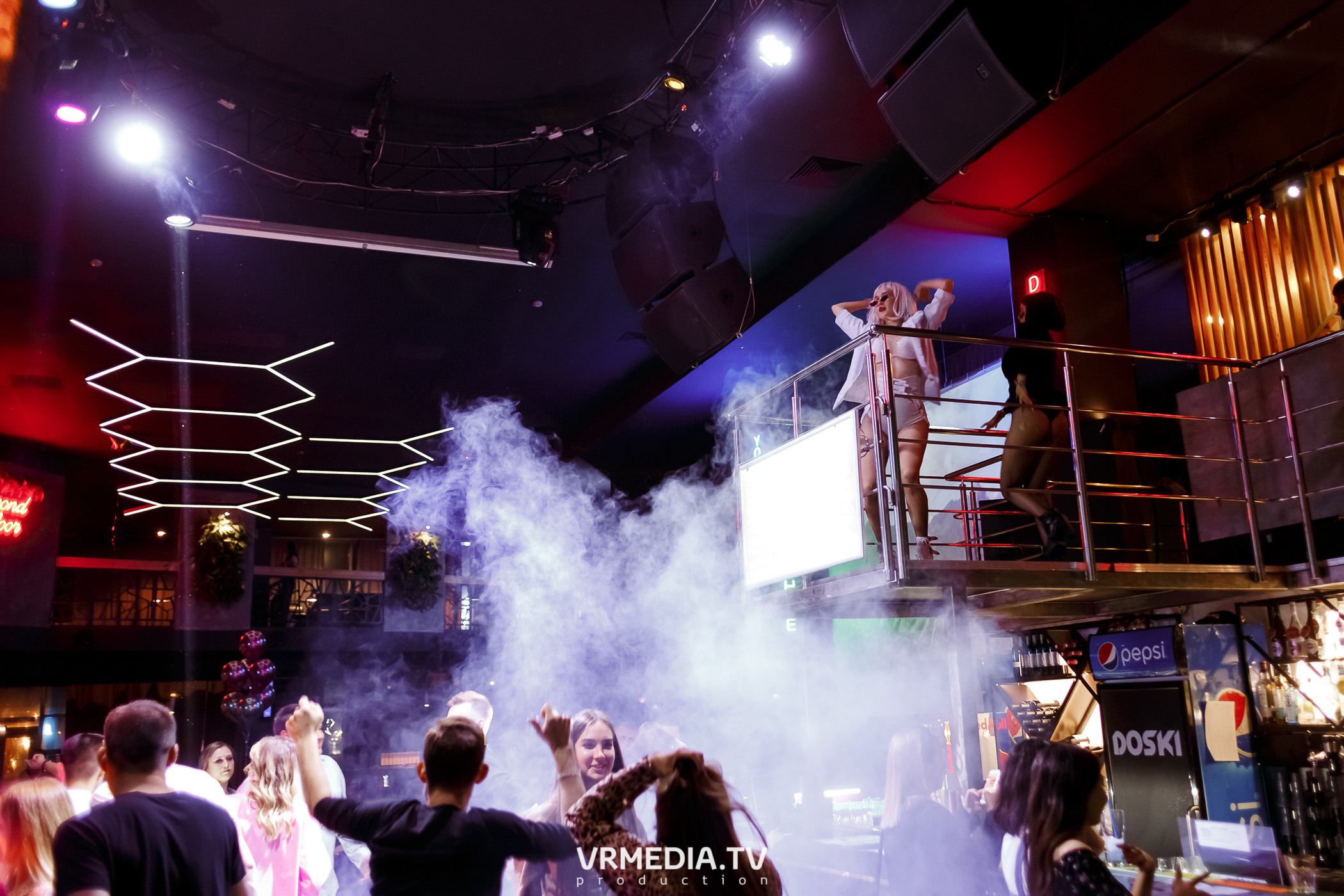 Выходные в баре «DOSKI»