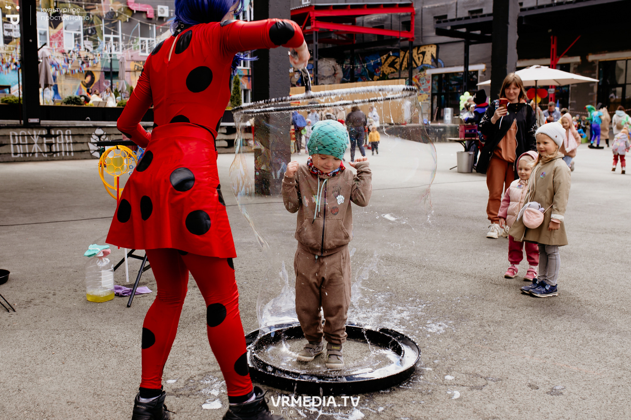 ВСТРЕЧАЙ ЛЕТО С DETISKAZKA42 в культурном пространстве «Редакция»