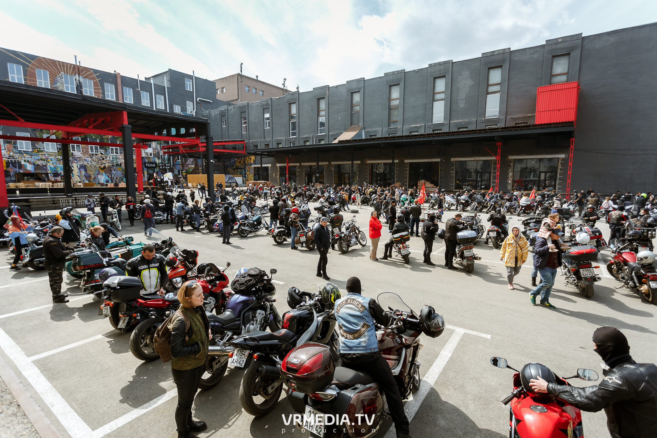 Открытие кемеровского мотосезона в культурном пространстве «Редакция»