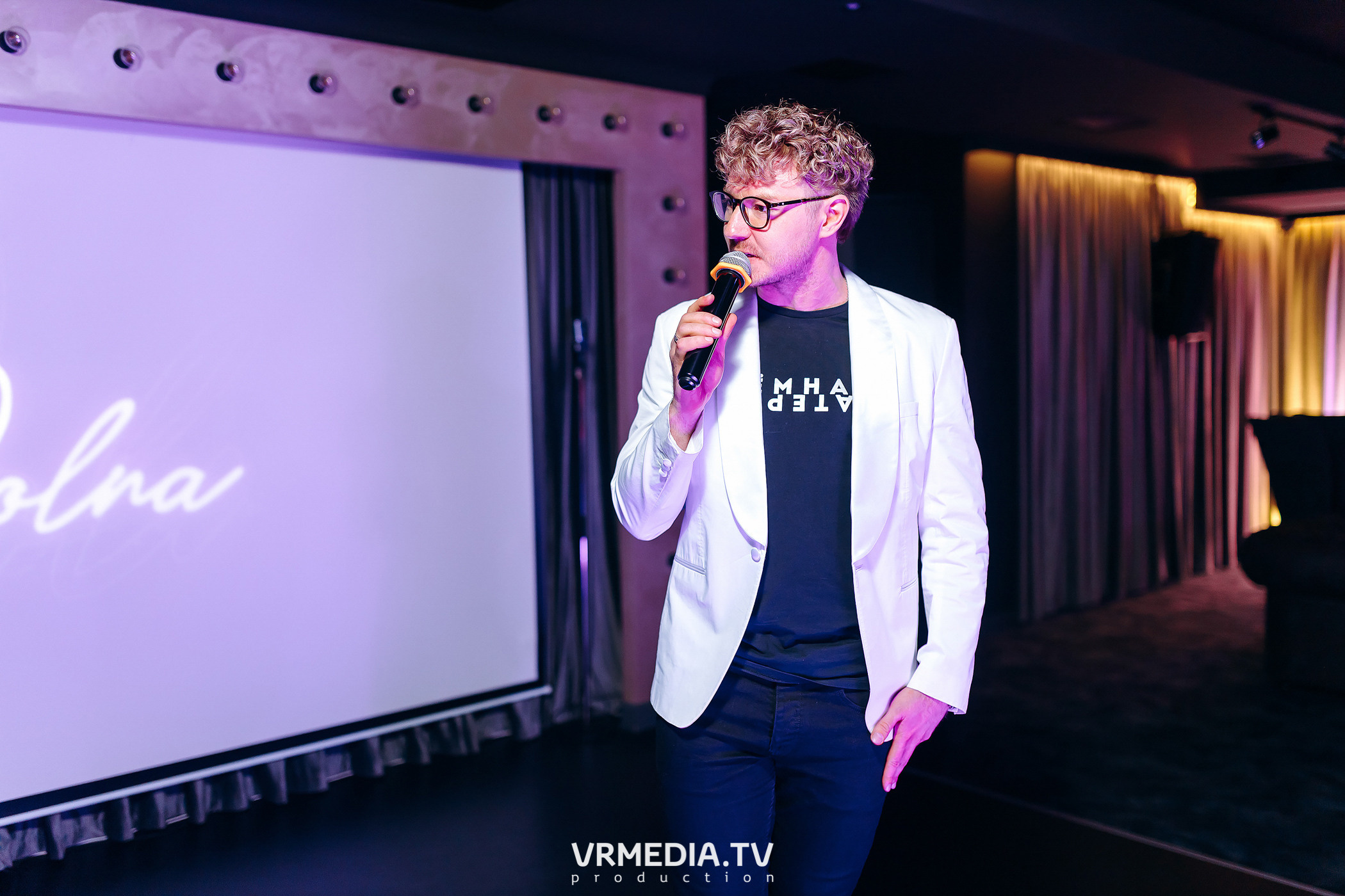 Колесо фортуны в караоке-баре «Volna»