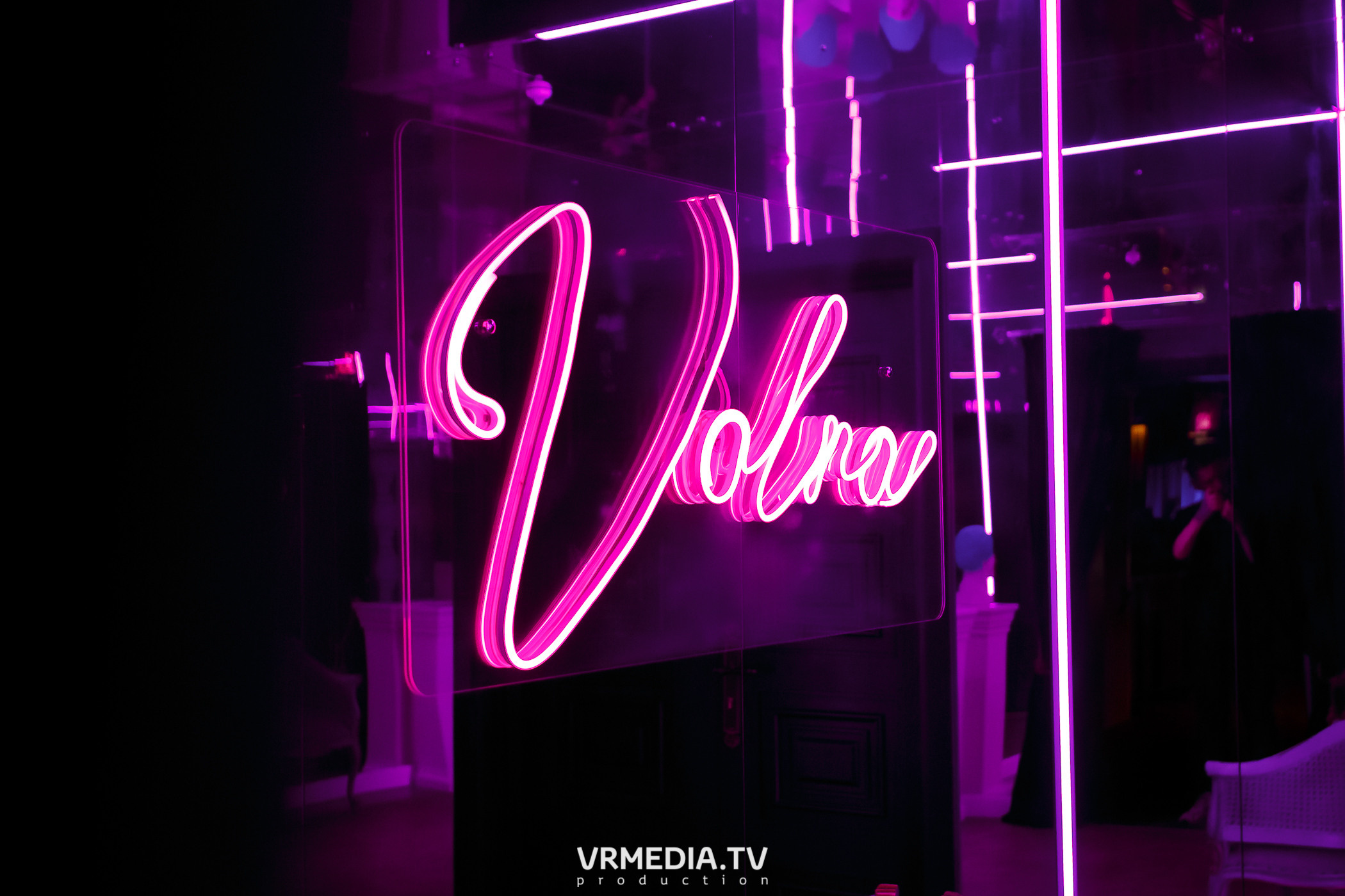 Золотая пятница. Вечеринка 90х в караоке-баре «Volna»