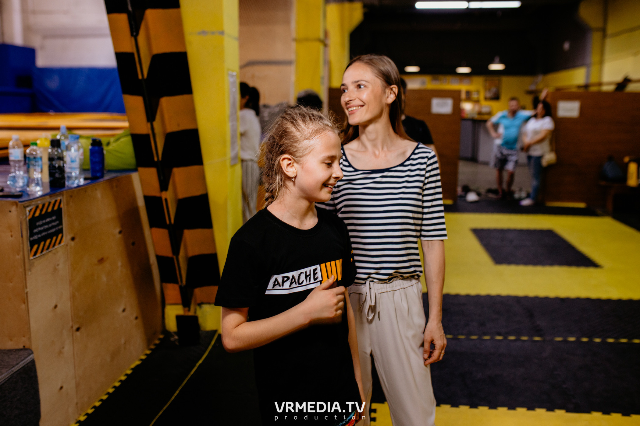 Соревнования по прыжкам на батуте в «Apache Jump»