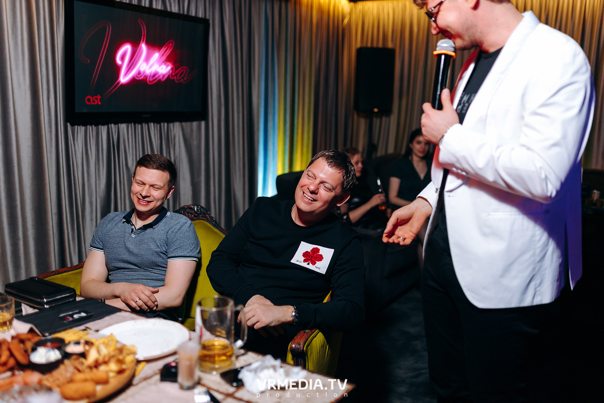 Колесо фортуны в караоке-баре «Volna»