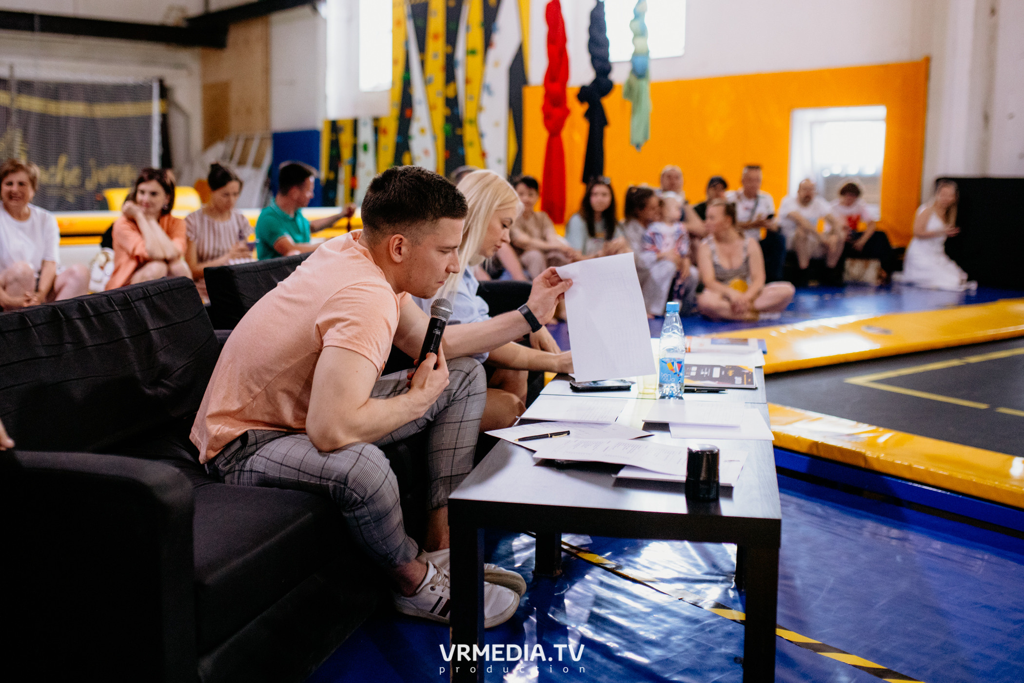 Соревнования по прыжкам на батуте в «Apache Jump»