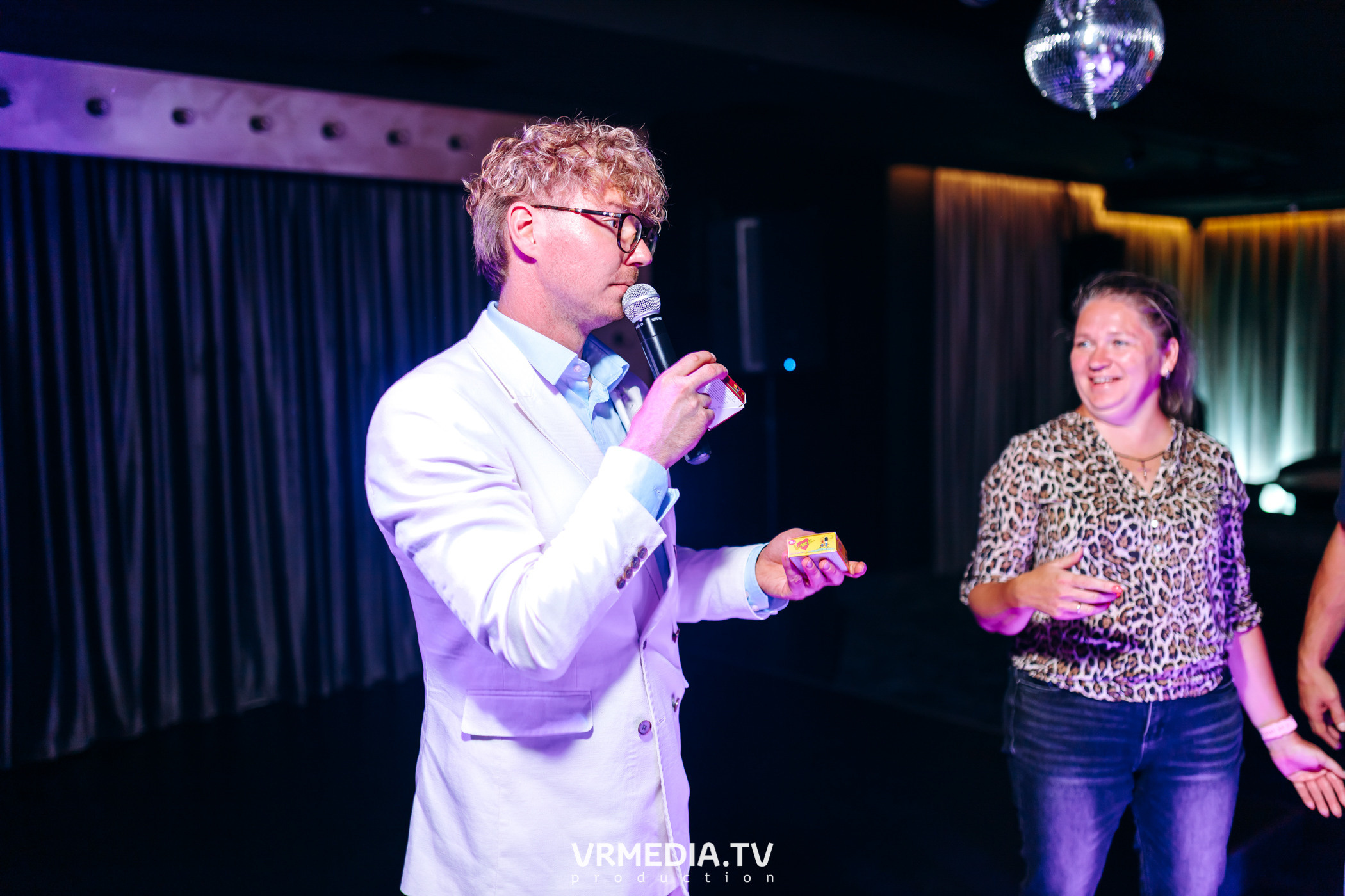 Love is… в караоке-баре «Volna»