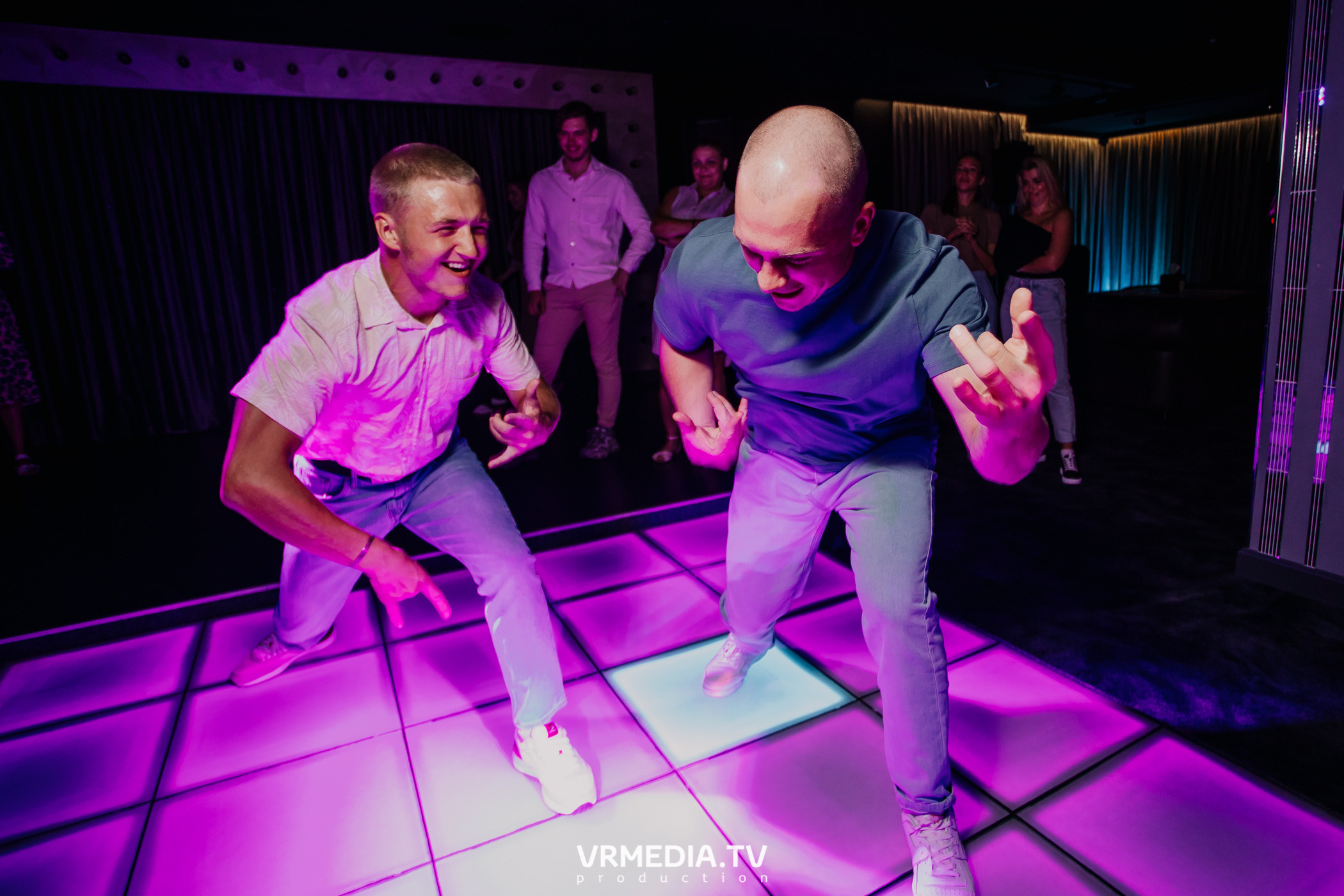 Русский рок в караоке-баре «Volna»