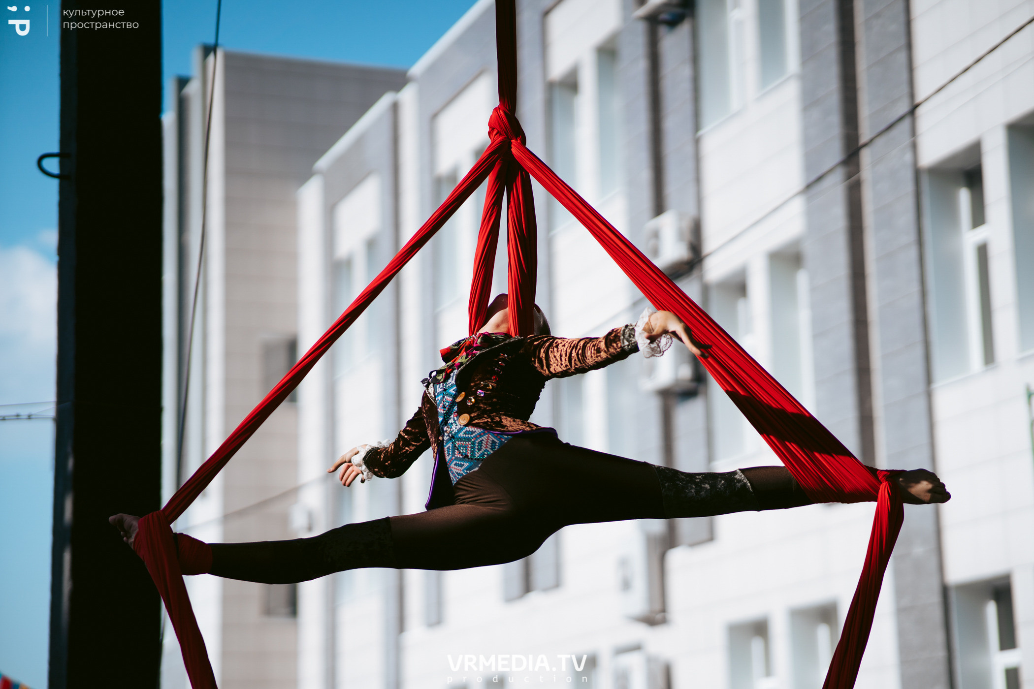 Летний арт-фестиваль SKYLINE в культурном пространстве «Редакция»