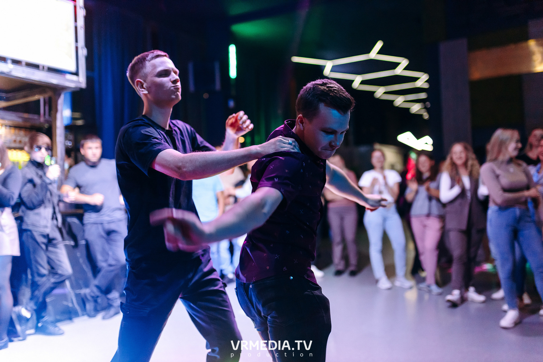 Выходные в баре «DOSKI»