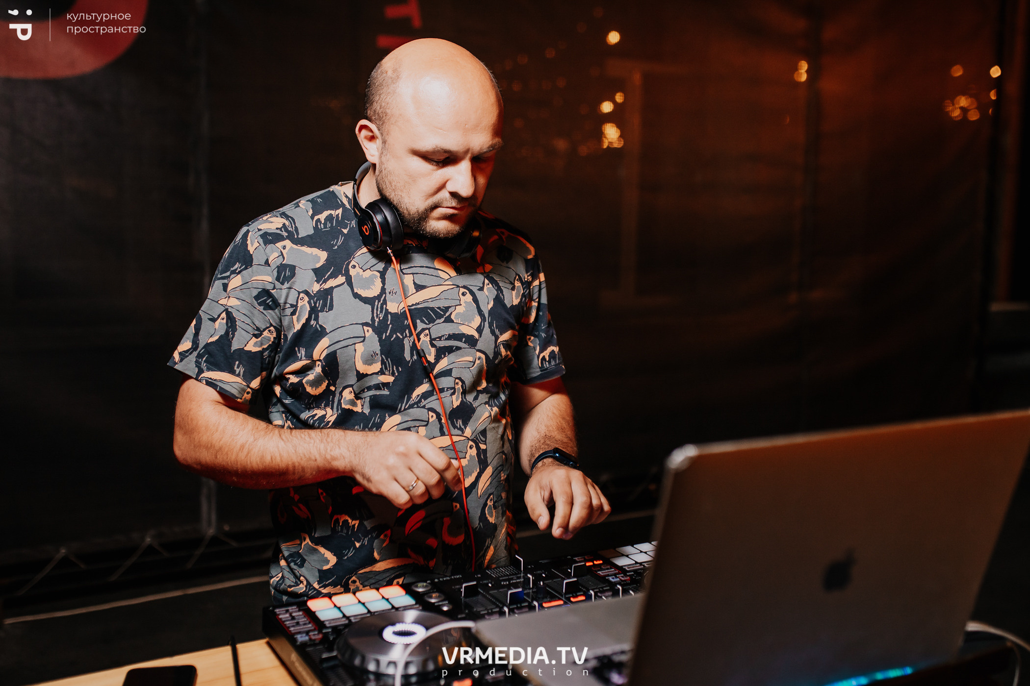 11 Friends of Chao в культурном пространстве «Редакция»