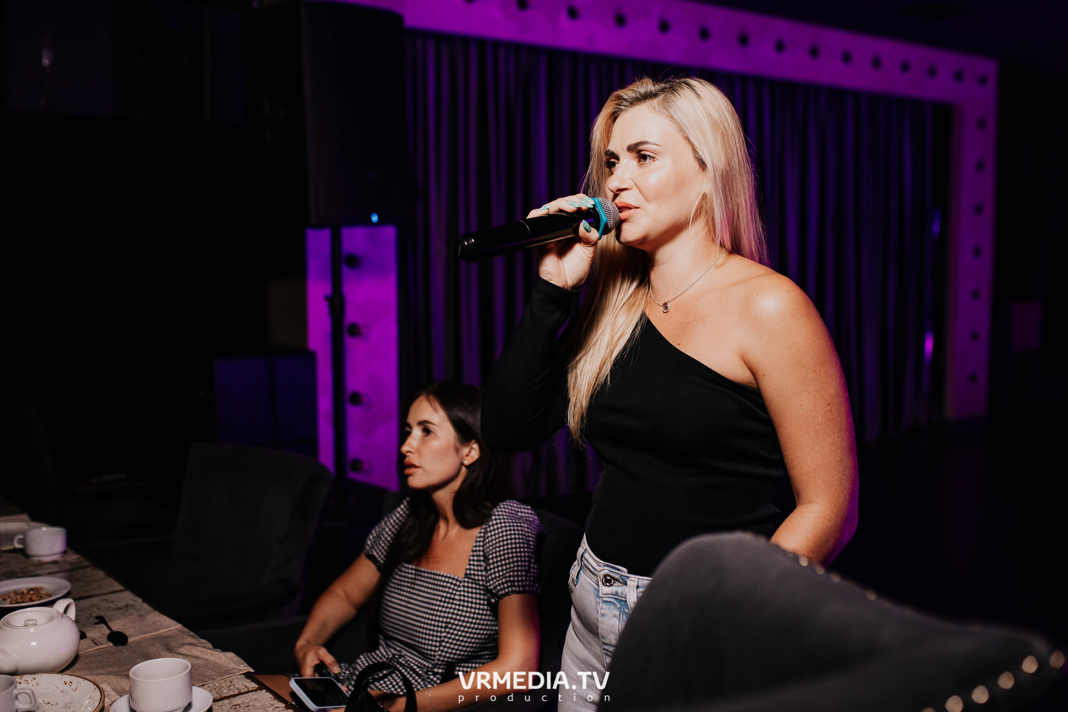 Русский рок в караоке-баре «Volna»