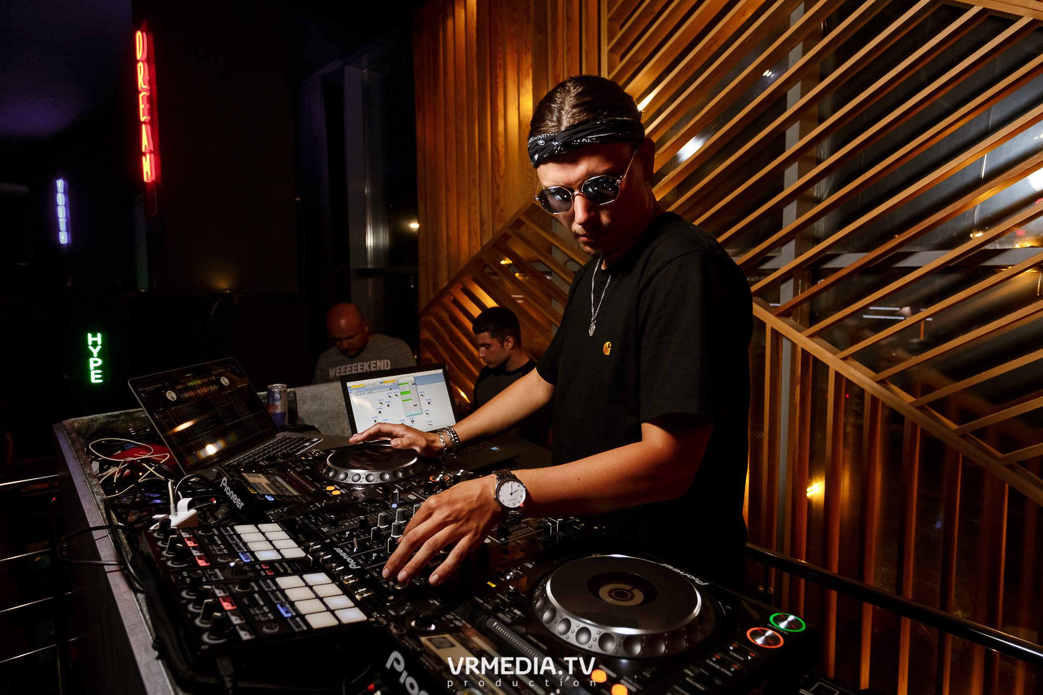 Выходные в баре «DOSKI»