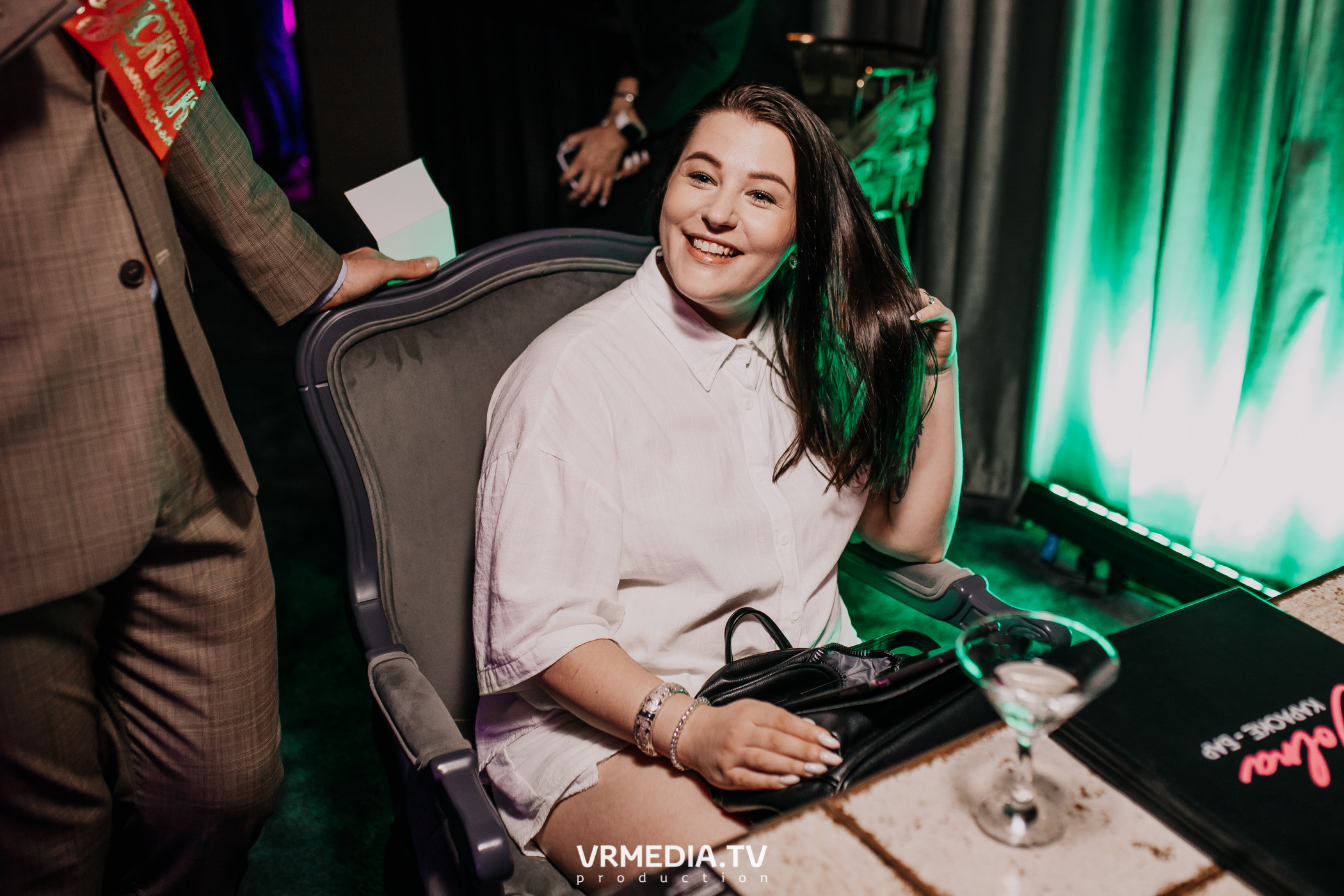 Пятничная вечеринка в караоке-баре «Volna»