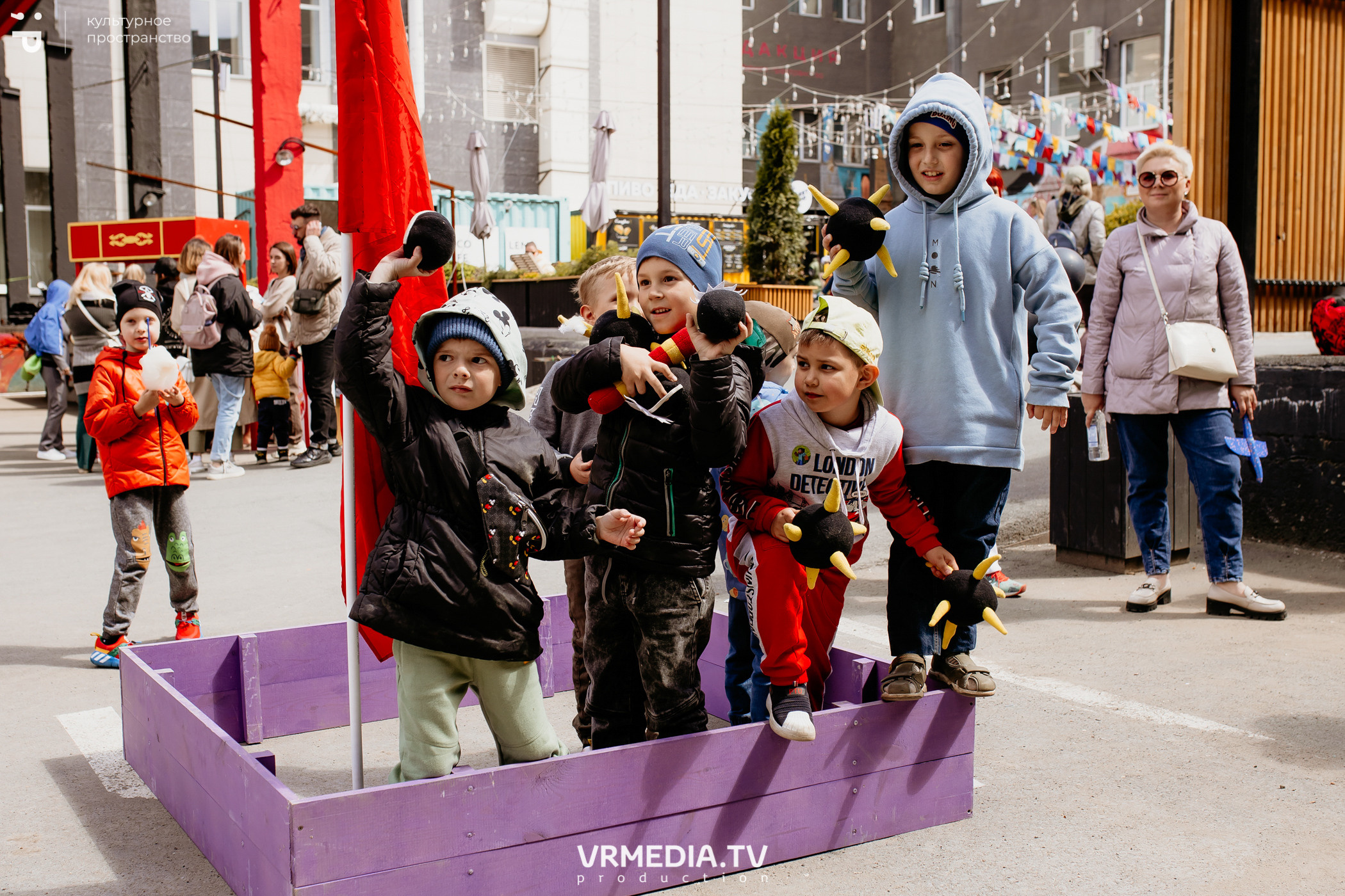 ВСТРЕЧАЙ ЛЕТО С DETISKAZKA42 в культурном пространстве «Редакция»