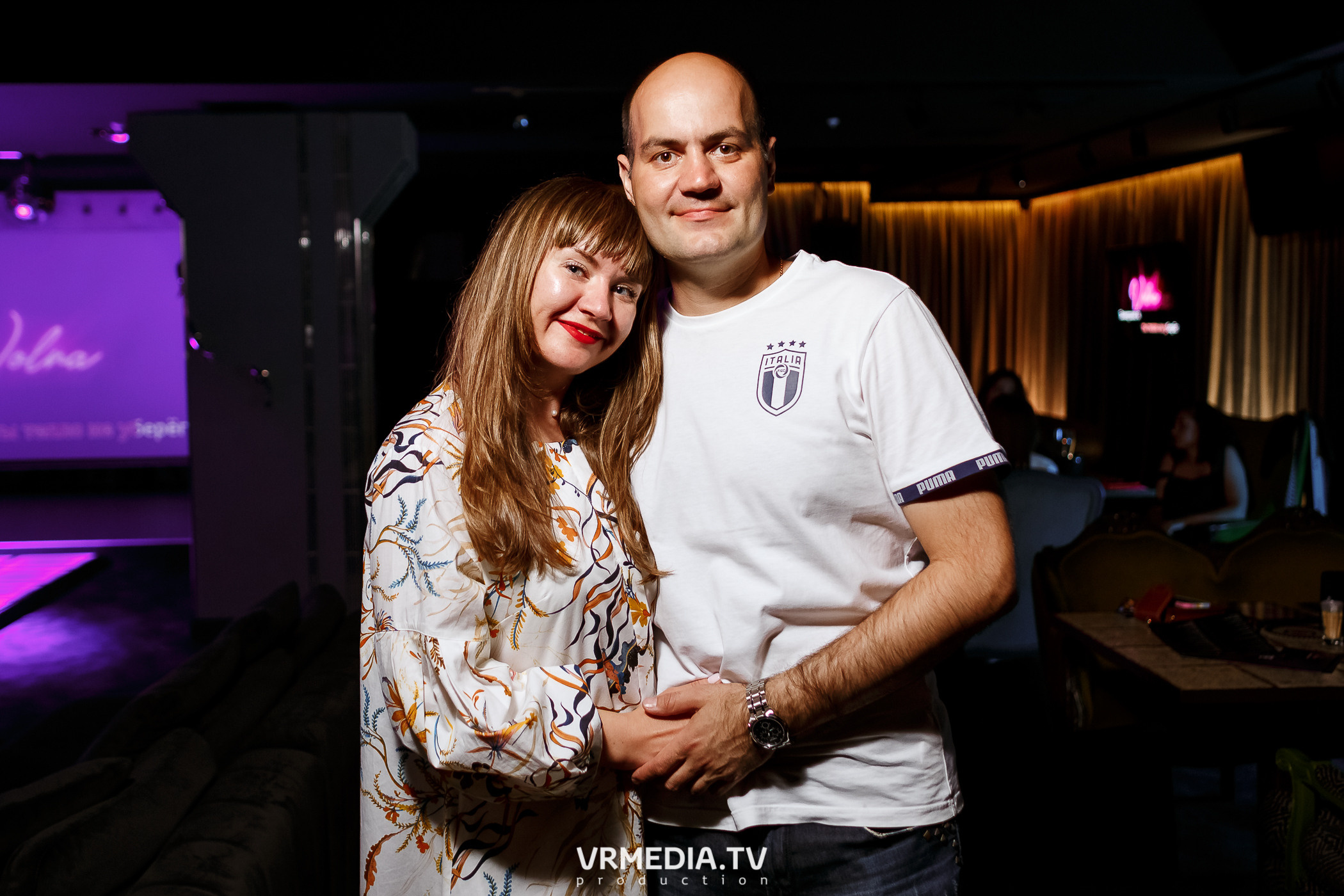 Золотая пятница. Вечеринка 90х в караоке-баре «Volna»