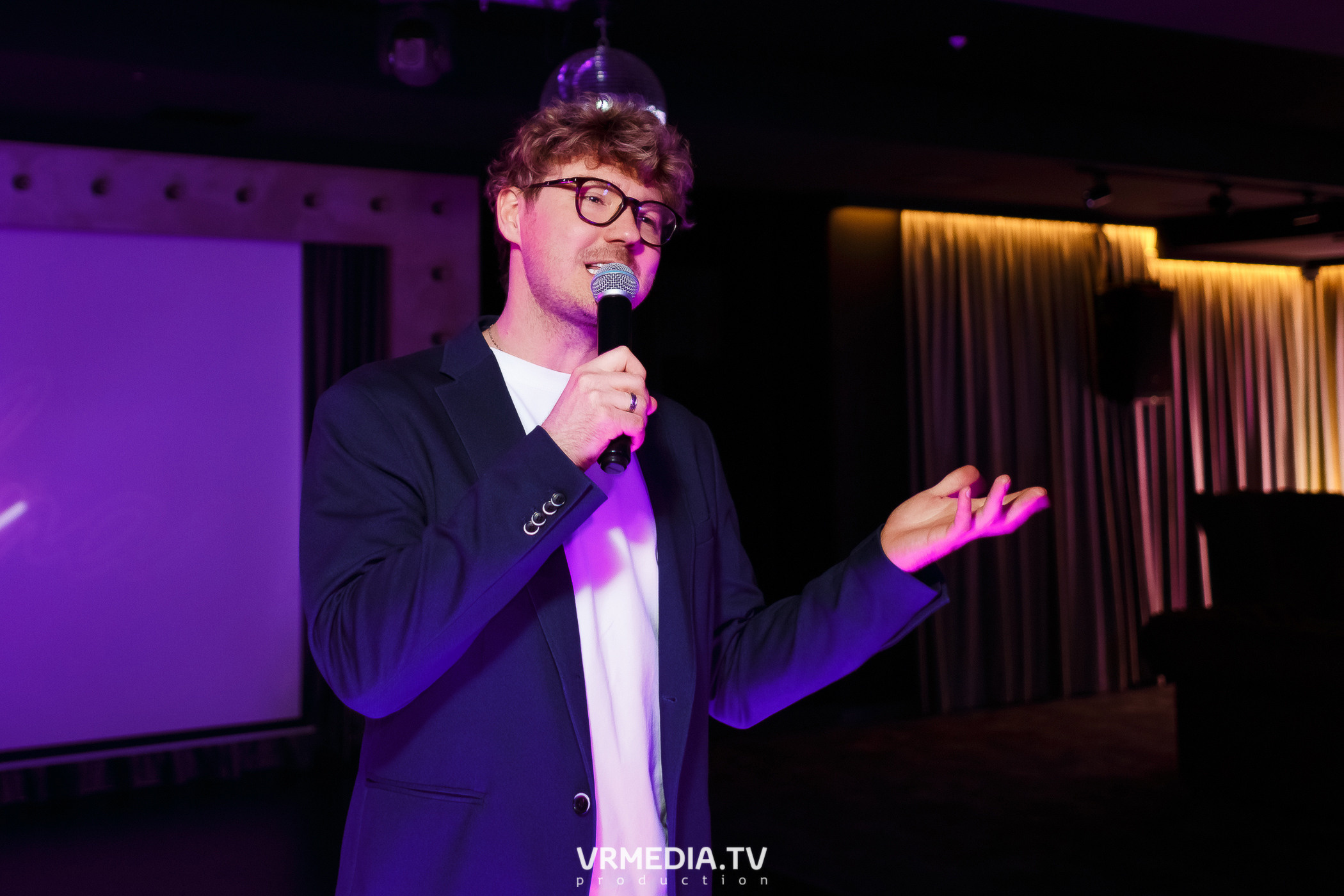 Колесо фортуны в караоке-баре «Volna»