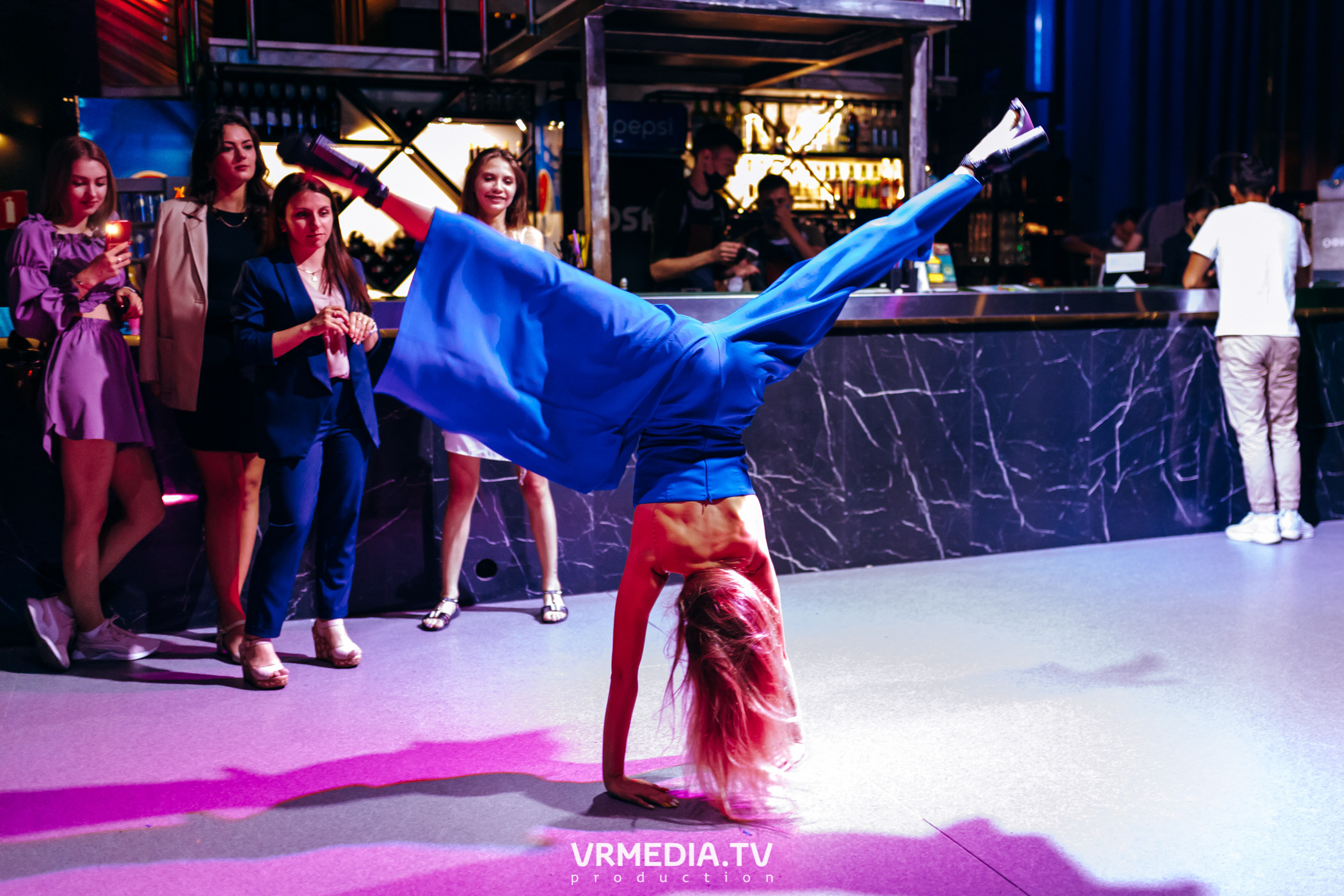 Выходные в баре «DOSKI»