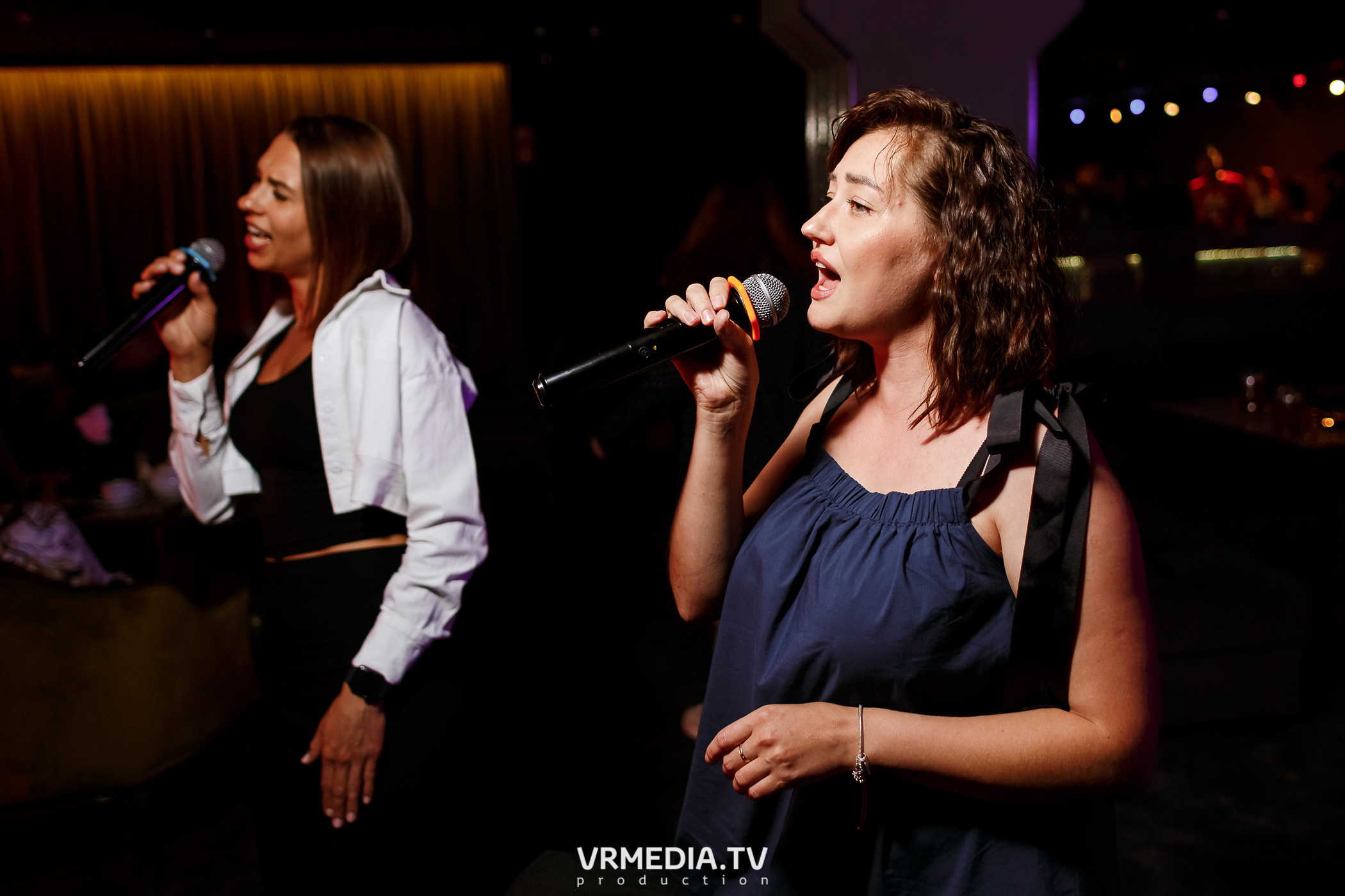 Золотая пятница. Вечеринка 90х в караоке-баре «Volna»