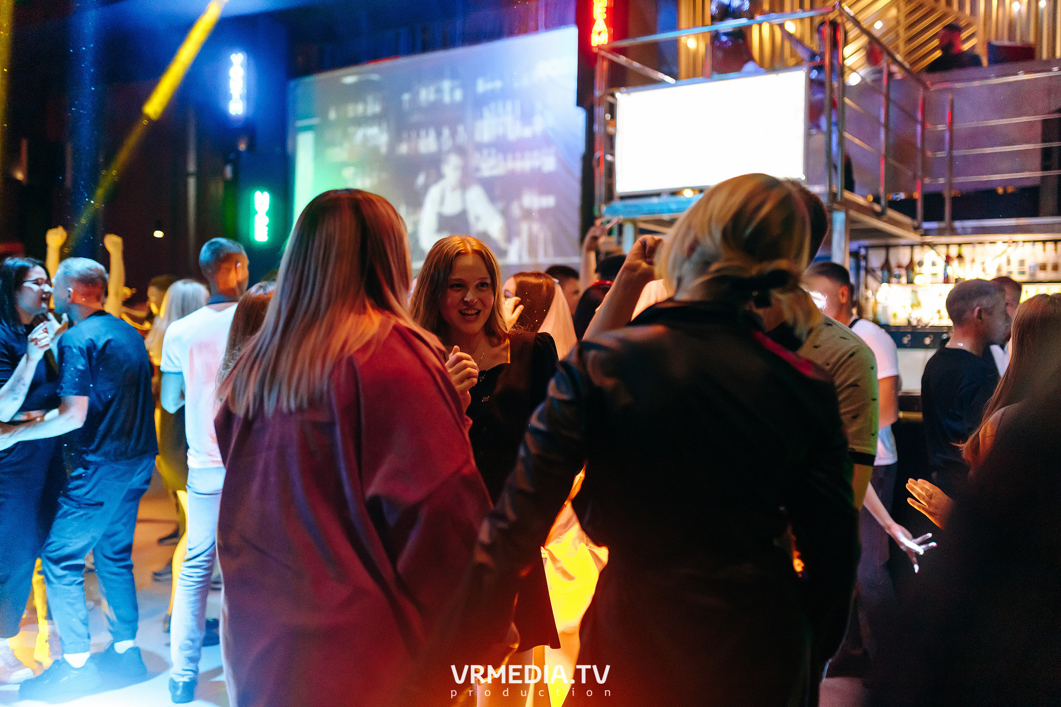 Выходные в баре «DOSKI»