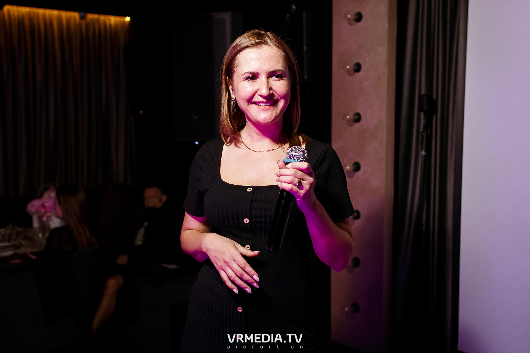 Золотая пятница. Вечеринка 90х в караоке-баре «Volna»