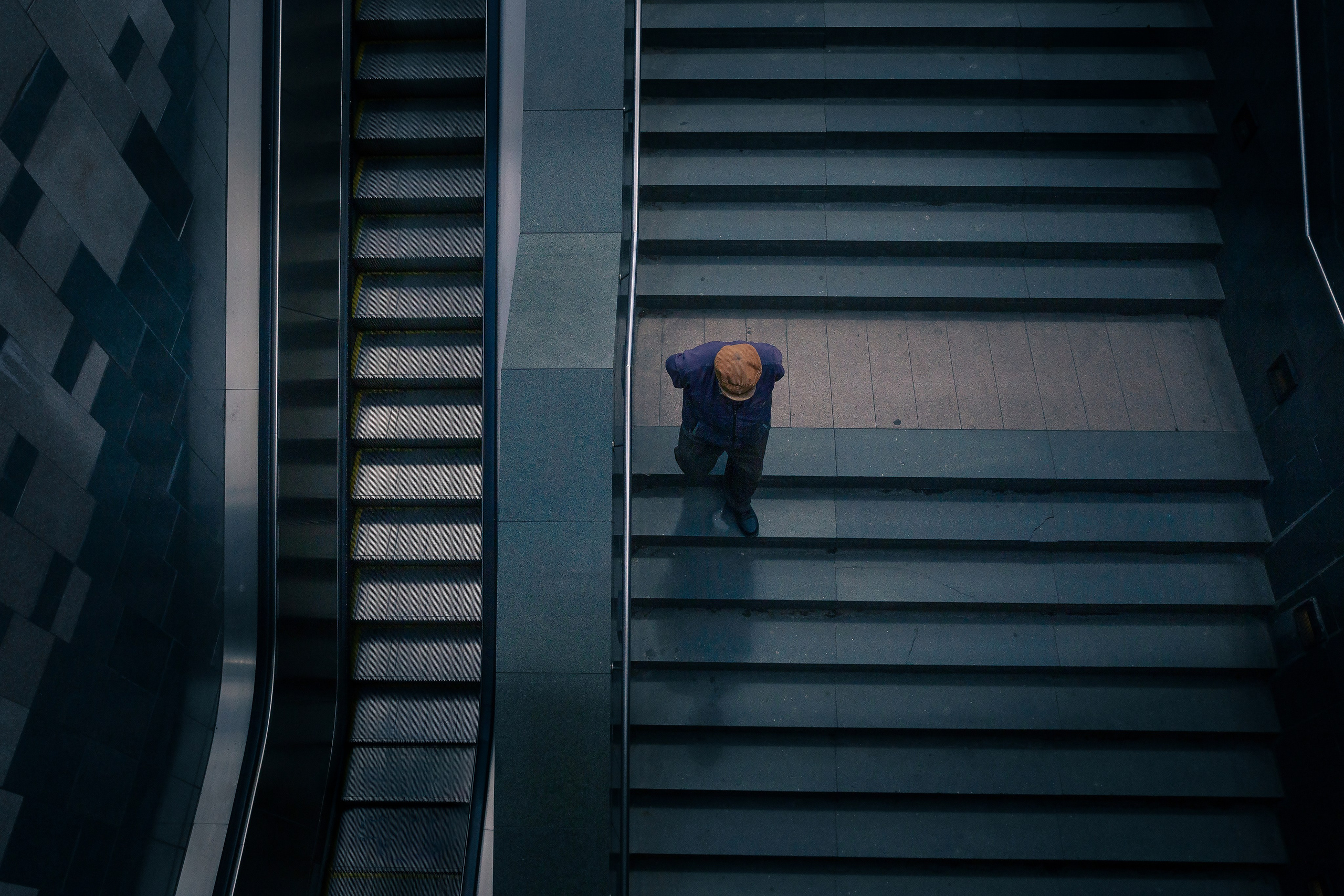 STREET PHOTOGRAPHY. Photographer in Budapest  — Yura Knyazev