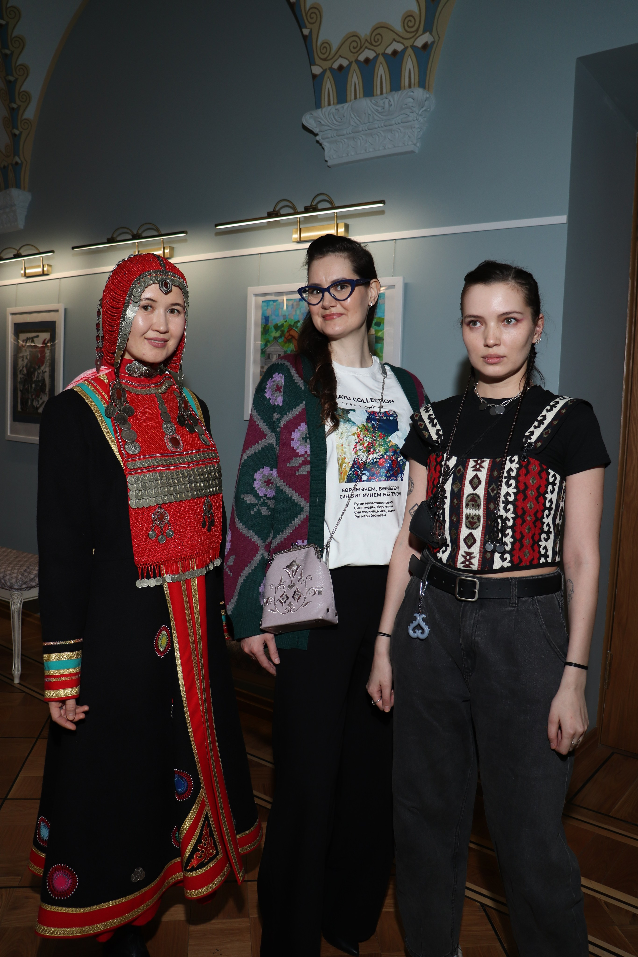 Показ-дефиле «КУЛЬТУРНЫЙ КОД В ОБРАЗЕ» от РОО «Сибирское землячество в Санкт-Петербурге» (6 марта 2025). Ивентный фотограф в Санкт-Петербурге Олег Комков