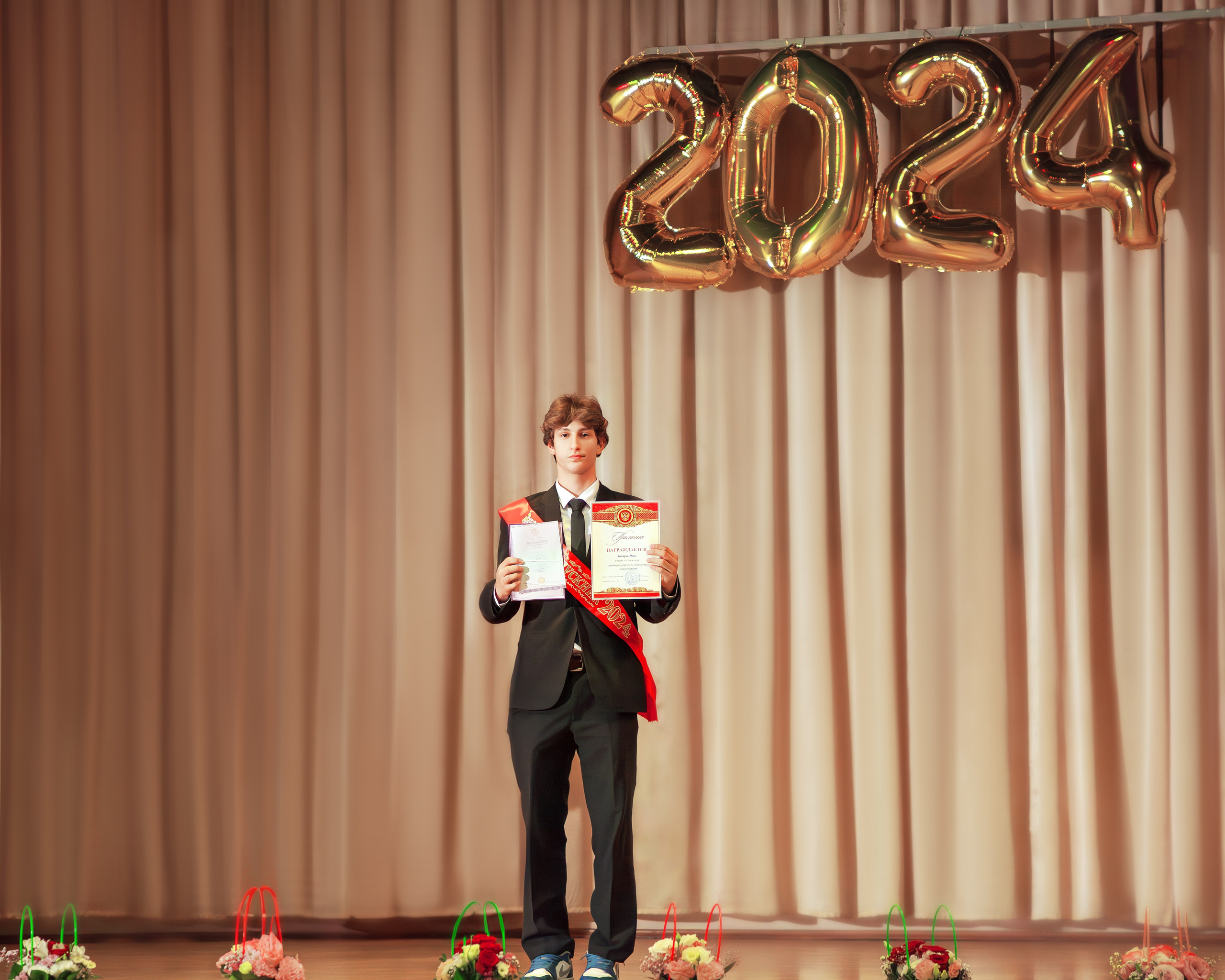 498 школа вручение дипломов, 2024. Выпускные альбомы и школьный фотограф в Подольске, Троицке, Щербинке, Москве и Московской области