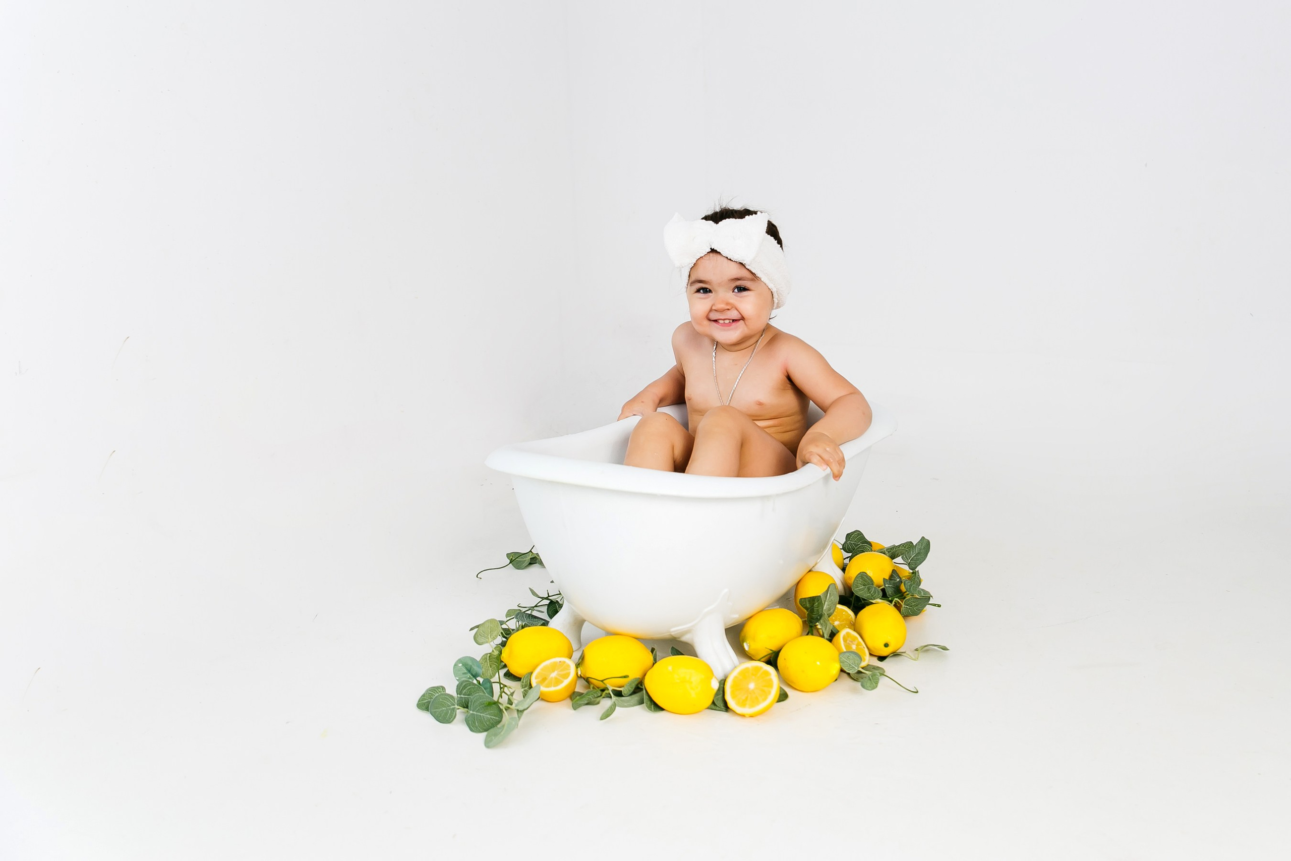 Купание с лимончиками. Свадебный и семейный фотограф в Краснодаре Илонна Ковалева