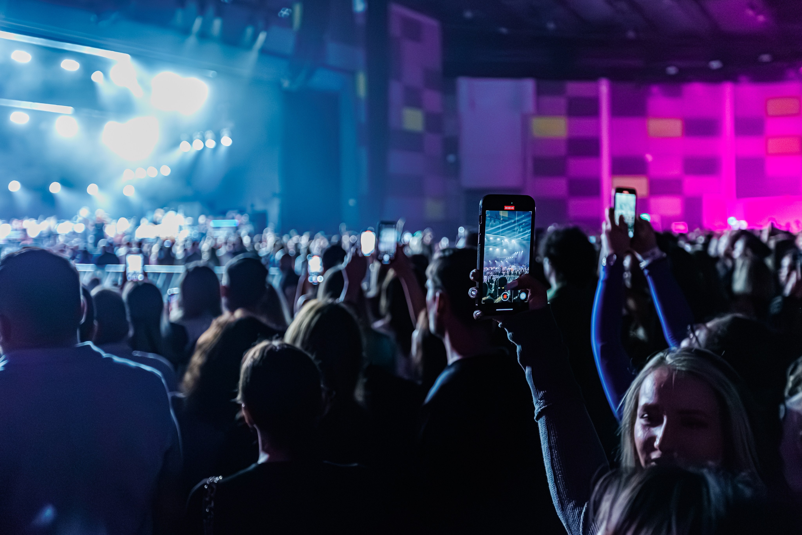 Concert Photography in Dubai — Anton Belyaev Live Performance. Evgen Yatsenko — Photographer in Dubai