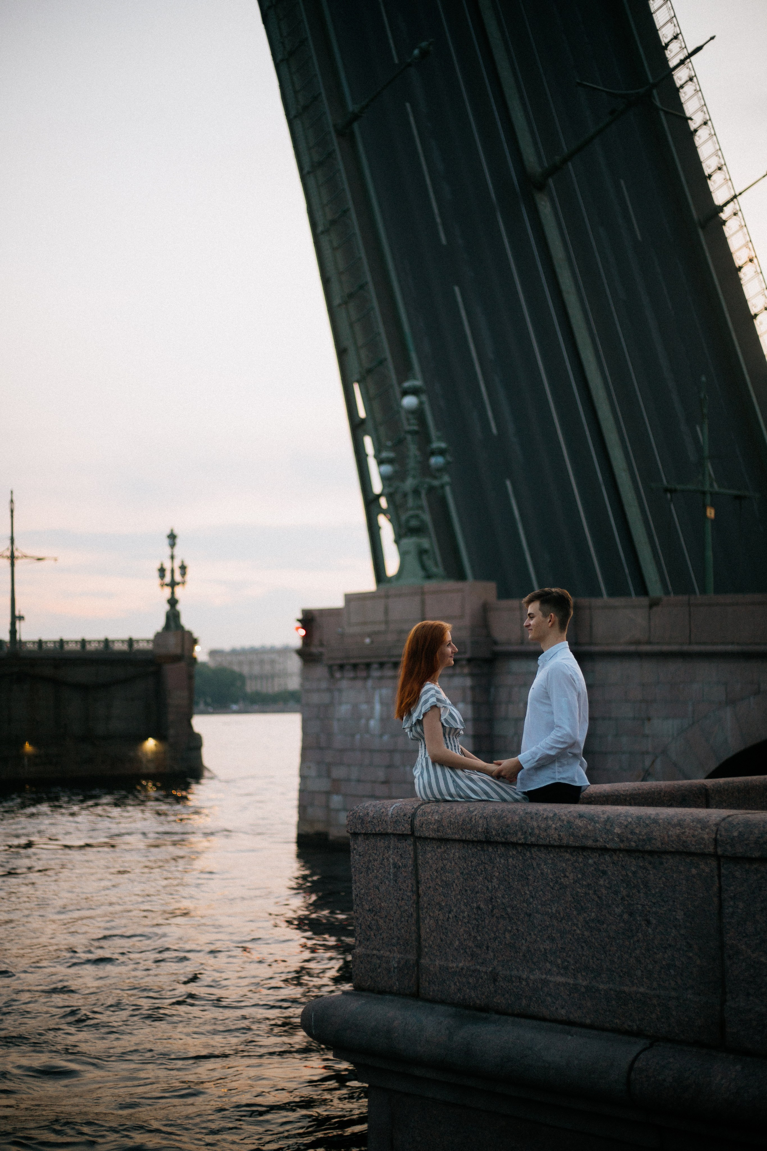 Artem & Tanya. Raised bridges. Портретный и концептуальный фотограф в Санкт-Петербурге Роман Башкиров
