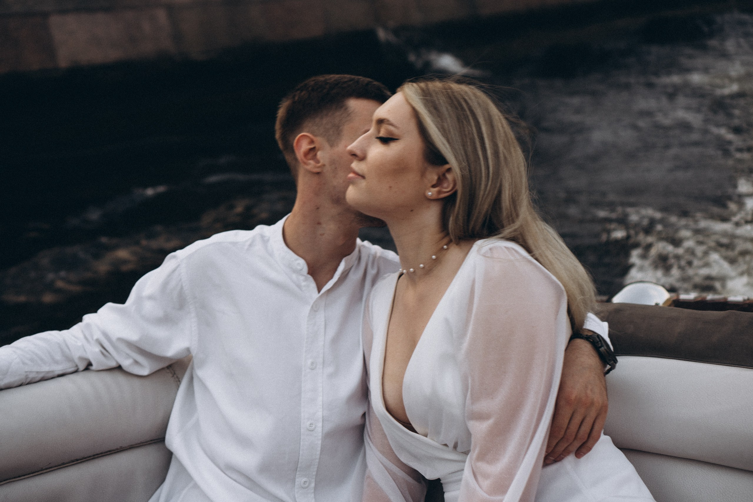 СВАДЕНБНАЯ СЬЕМКА НА КАТЕРЕ ПО КАНАЛАМ САНКТ-ПЕТЕРБУРГА И В АКВАТОРИИ НЕВЫ. Профессиональный фотограф, Санкт-Петербург — Виктория Богомолова