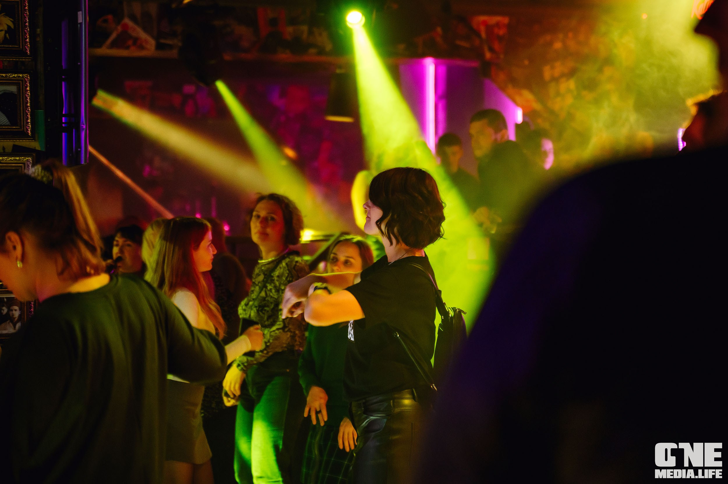 Пятничная туса в XxxX. One Media Life: фоторепортажи, фотоотчеты с мероприятий и заведений