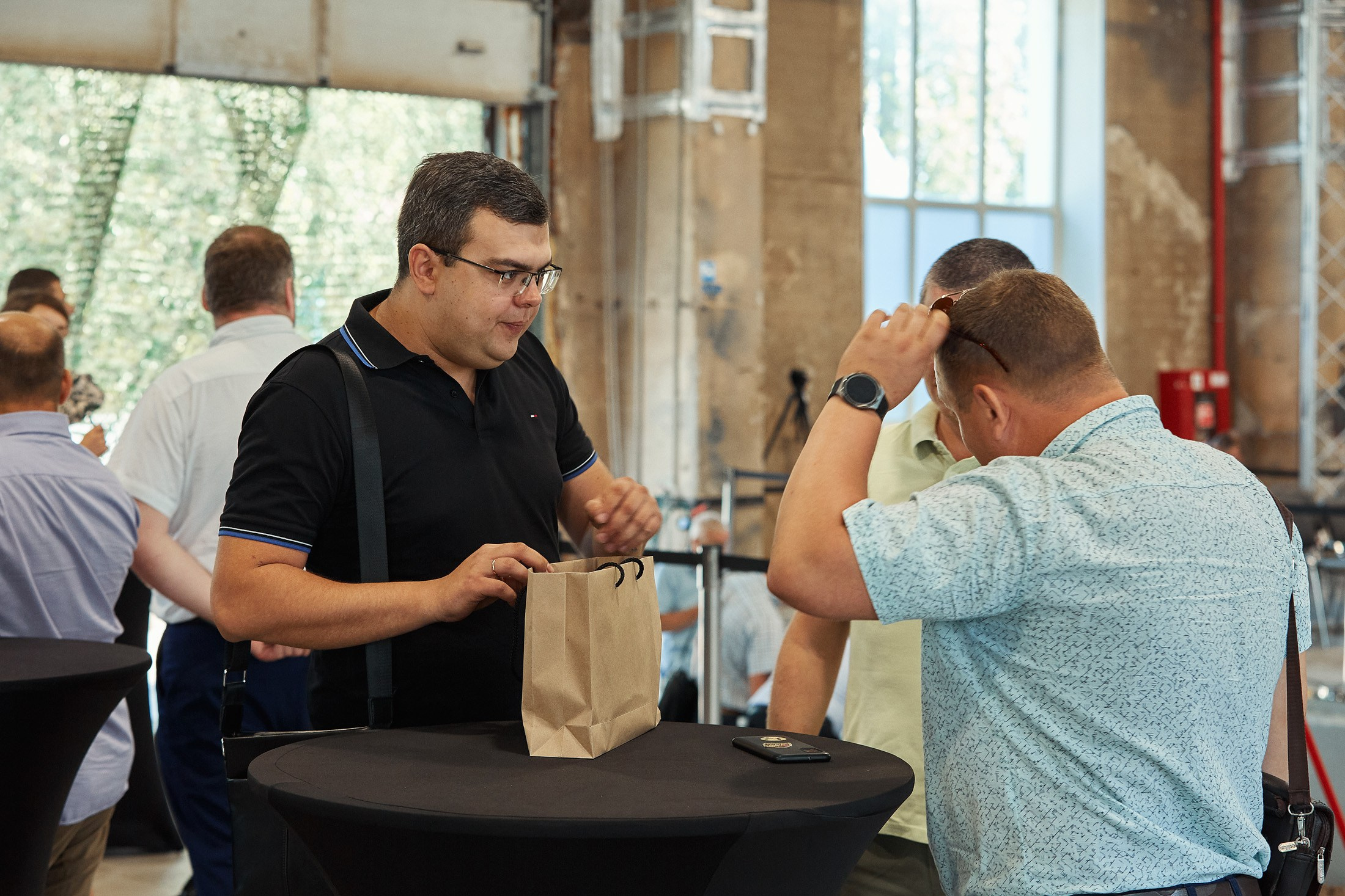 EMG / Международный форум / Презентация нового высокоточного станка. Антон Артюшин, портретный фотограф. Москва