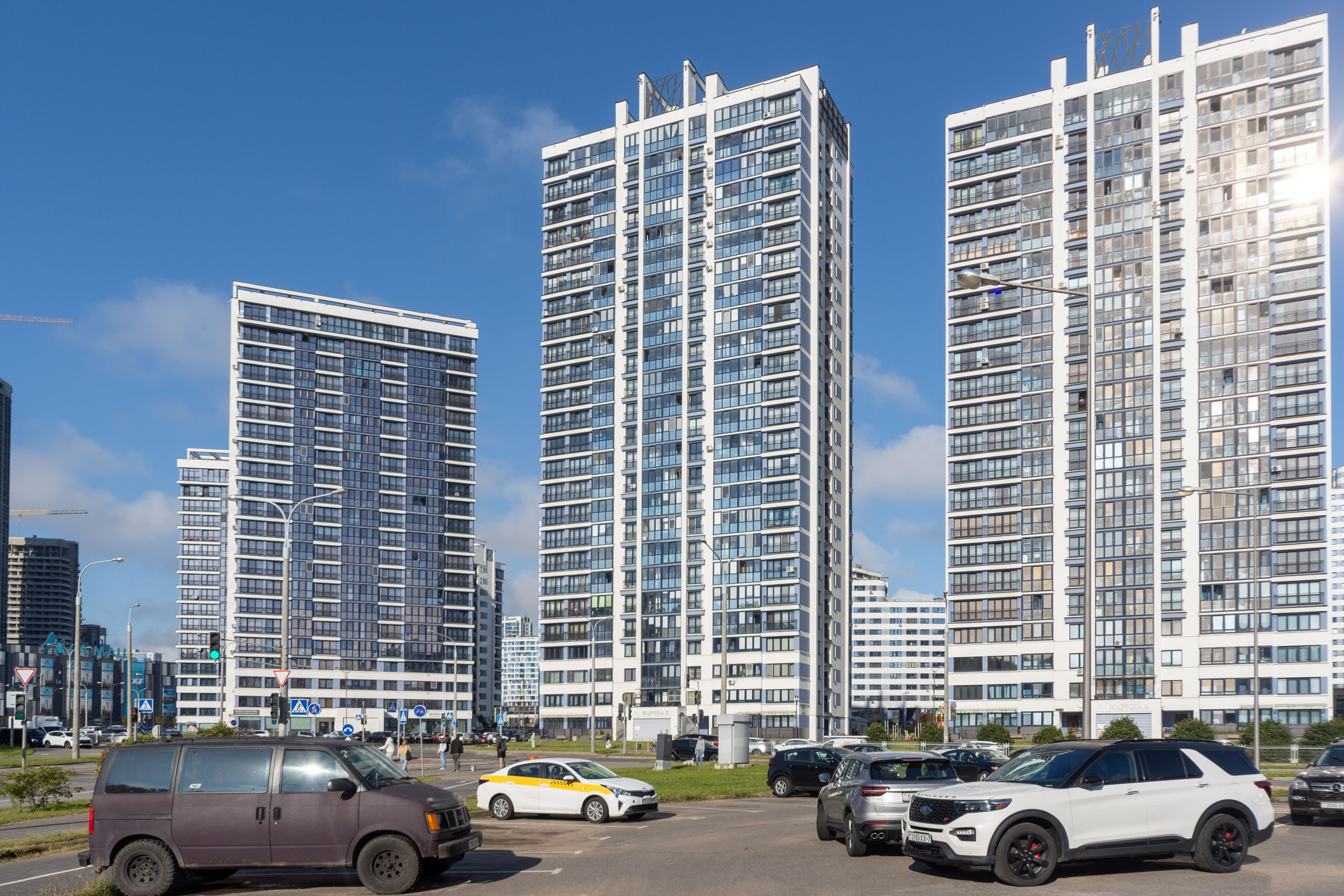 Фасад 25-этажного дома в Минск Мир