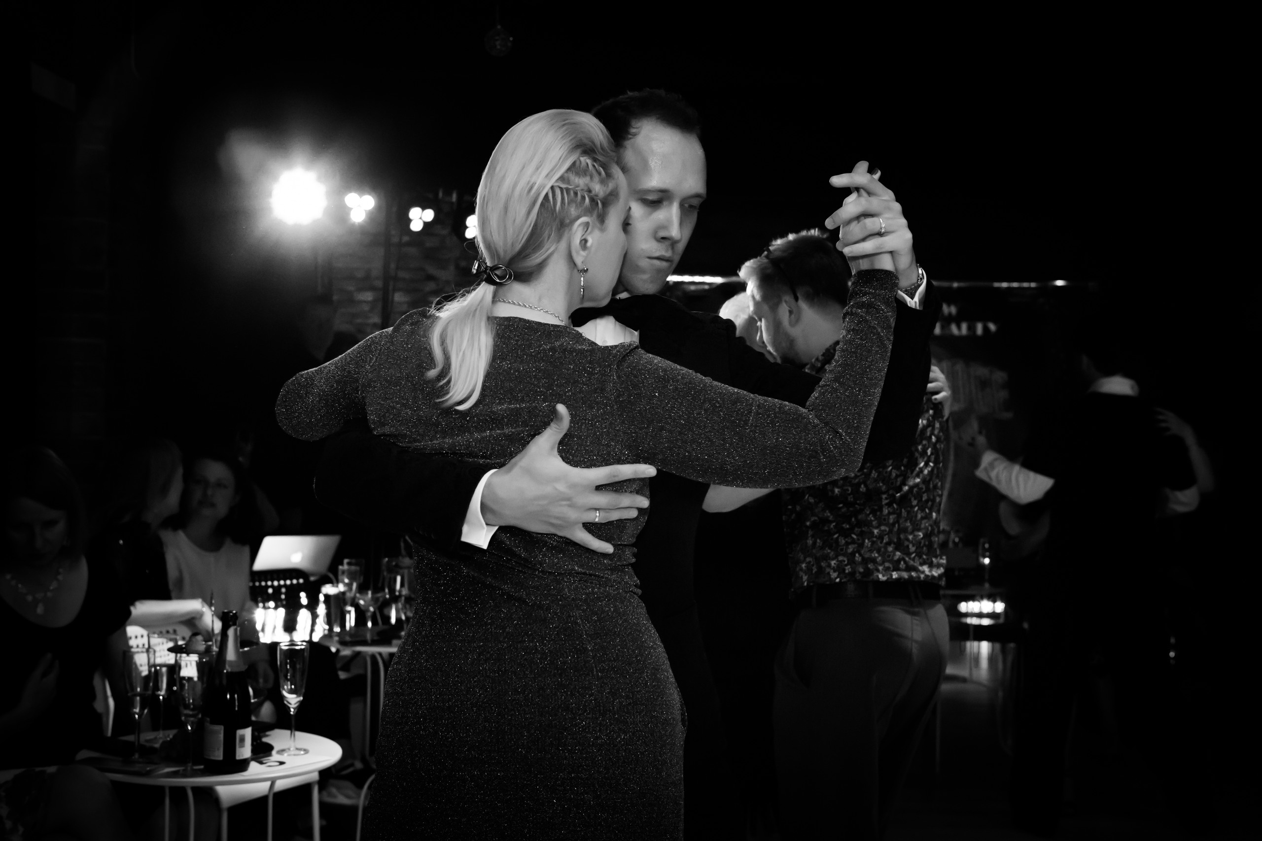 Фото с милонги. Фотограф Вадим Тренин — аналоговая ретрофотосъемка, танго-фотография,